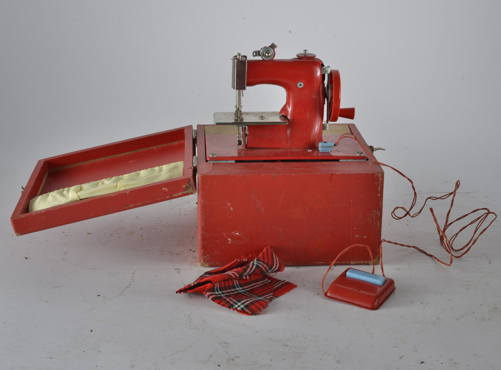 1950's Battery Operated Sewing Machine: Made in Japan 7" Tall