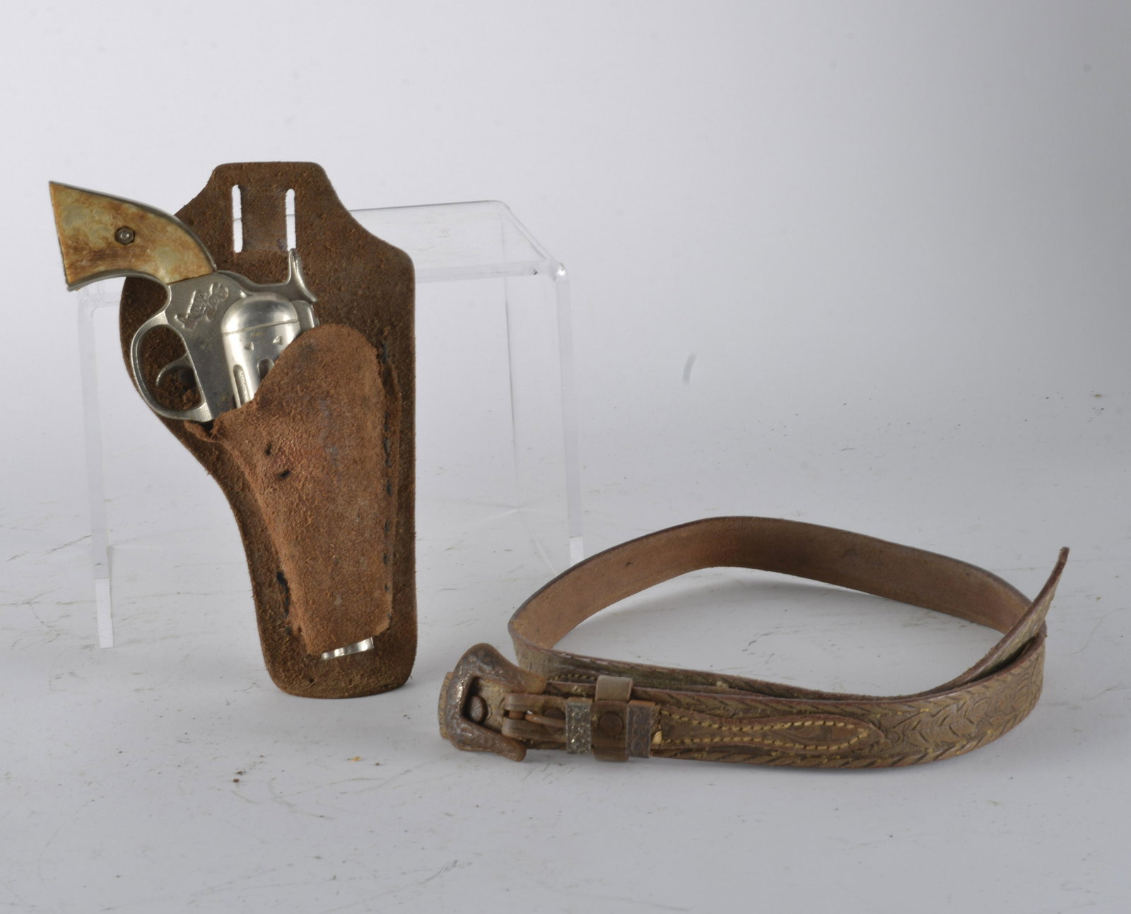 Gene Autry Cap Gun Pistol and Holster set: see photos - gun is 8" good condition