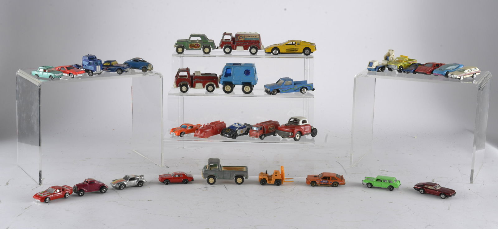 Vintage Toy Lot of Matchbox cars and others: please see photos, some parts may be missing
