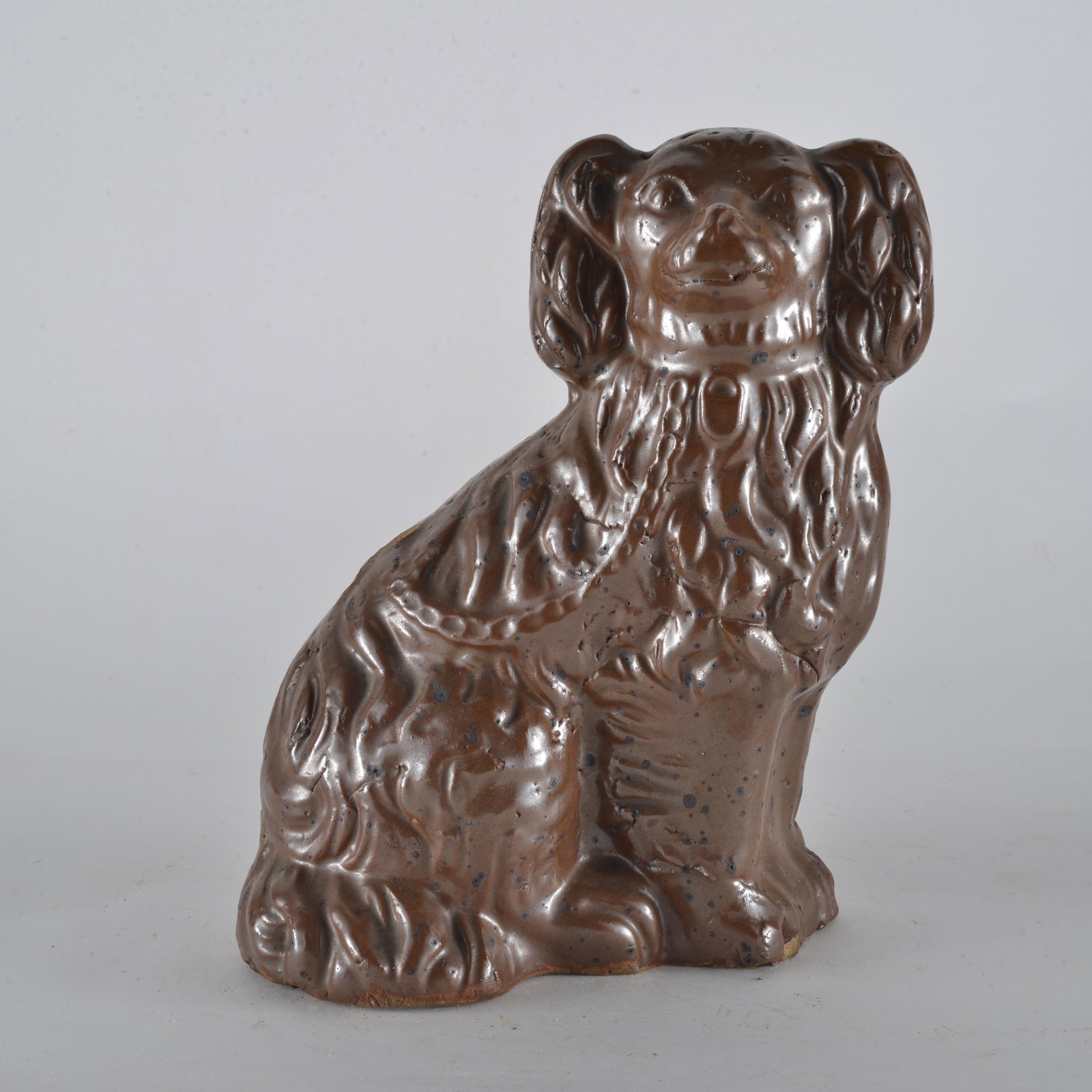 Ripley Illinois Spaniel Pottery Dog: This is a Ripley Illinois dog, not an Anna dog but still a nice dog. This information was kindly provided by the Anna Pottery FB group and we will quote more or less directly. Several key factors as t