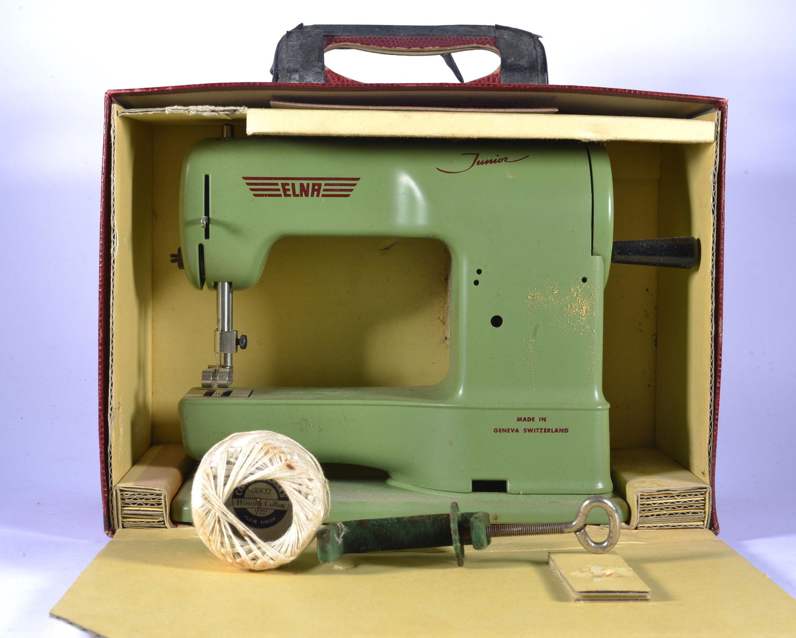 ELNA JUNIOR TOY SEWING MACHINE IN ORIGINAL CASE MADE IN GENEVA SWITZERLAND (1 of 8)