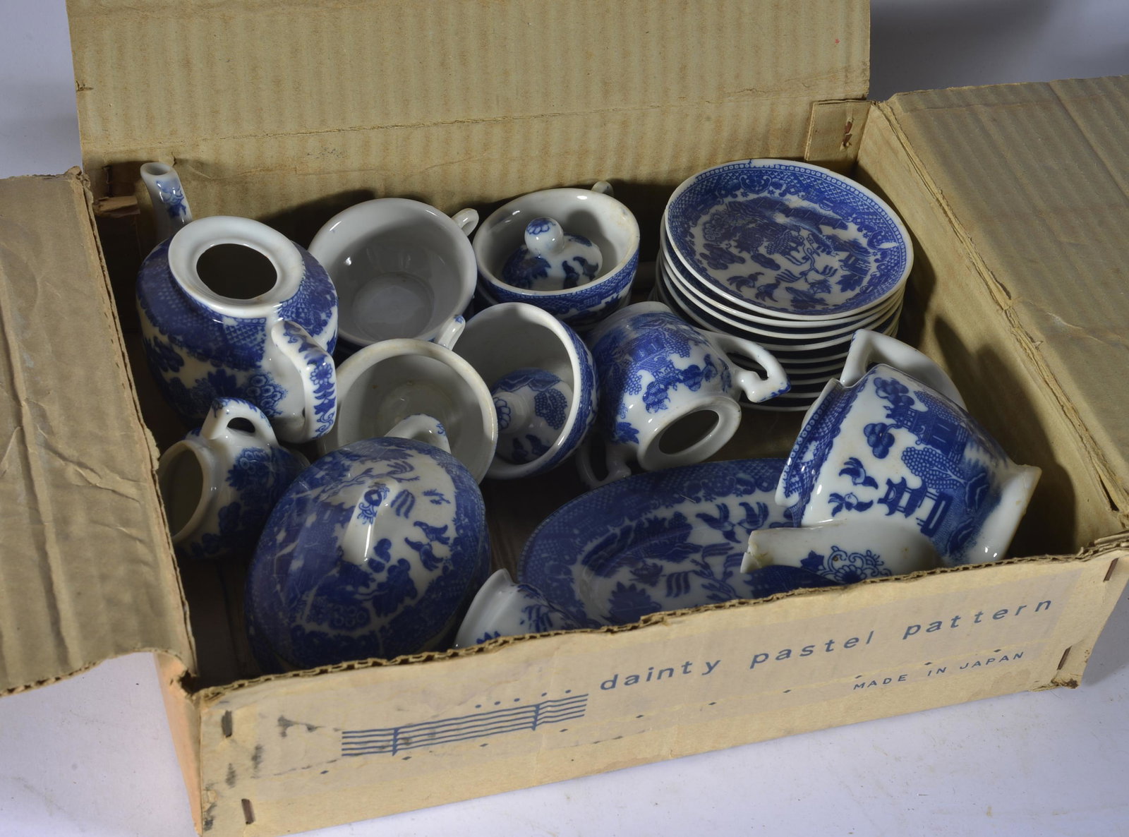 CHILDS BLUE WILLOW TEA SET (1 of 2)