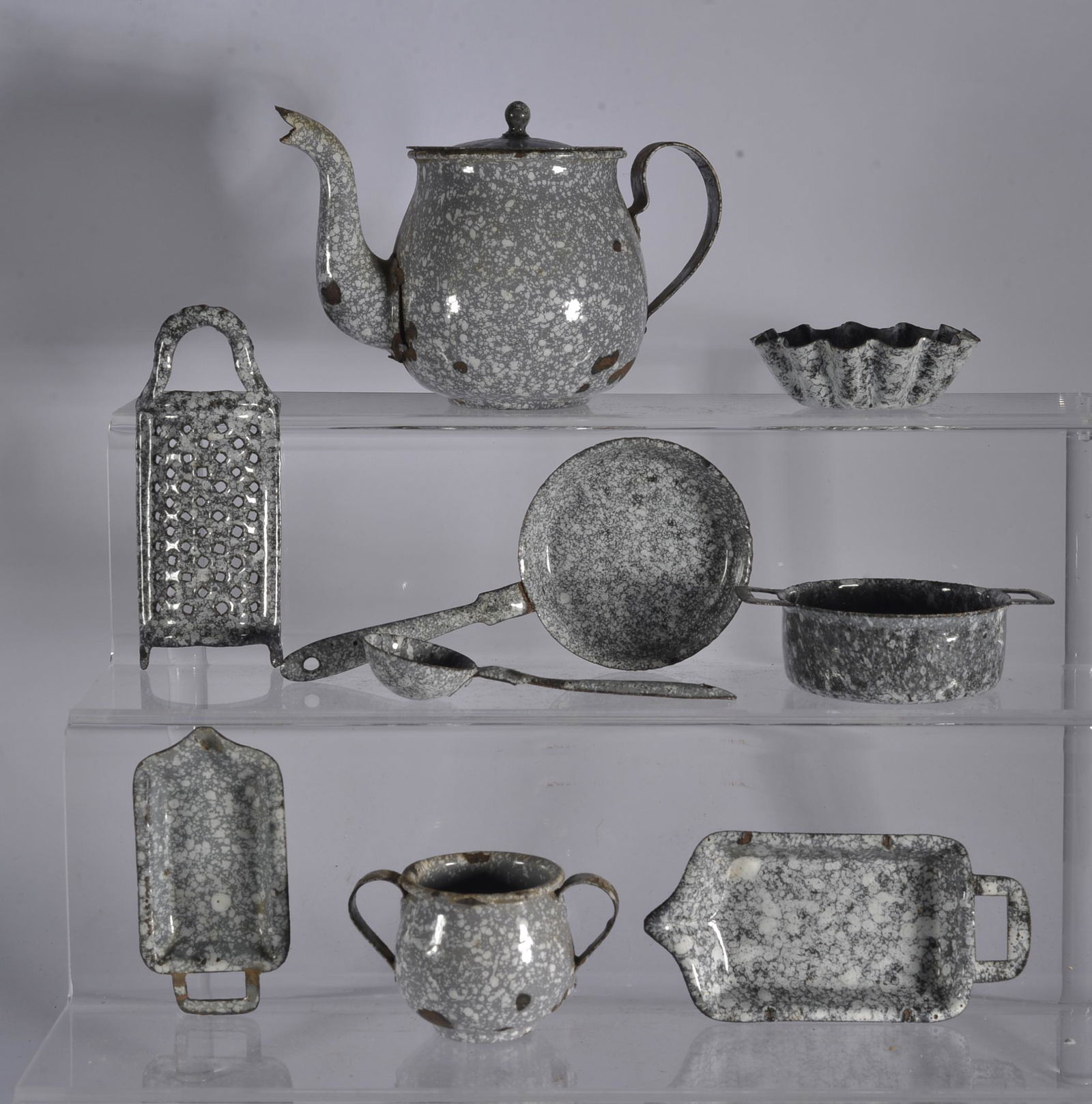 EUROPEAN CHILDS ENAMELWARE PLAY SET (1 of 4)