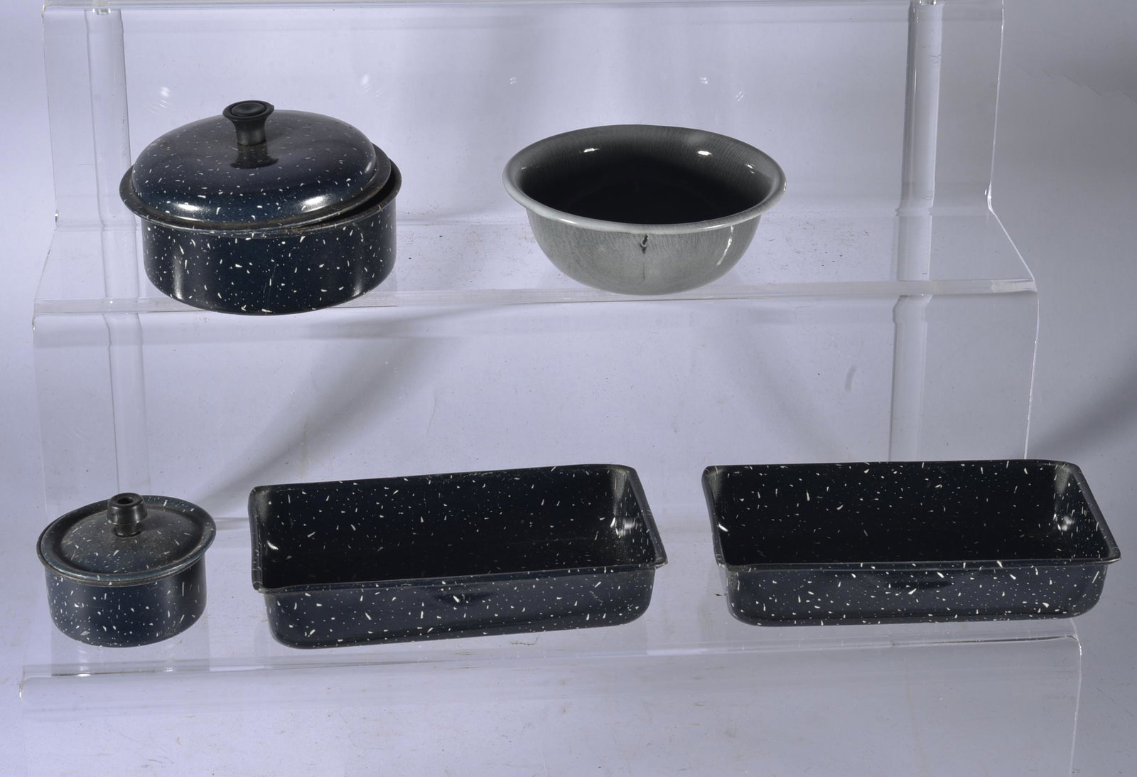 EURPOPEAN CHILDS ENAMELWARE COOKWARE (1 of 3)