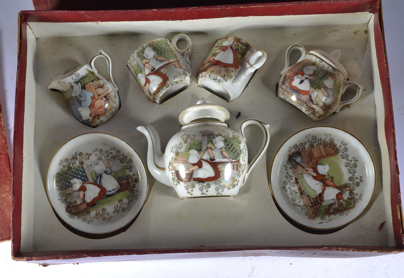 SUNBONNET CHILDS TEA SET (1 of 4)