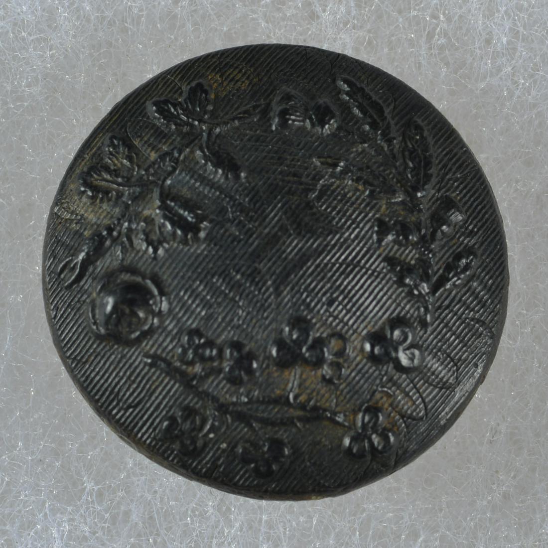 DIVISION 3 PRESSED HORN BUTTON: PRESSED HORN 3/4' BACK MARK LOOP SHANK DIVISION 3 BUTTON