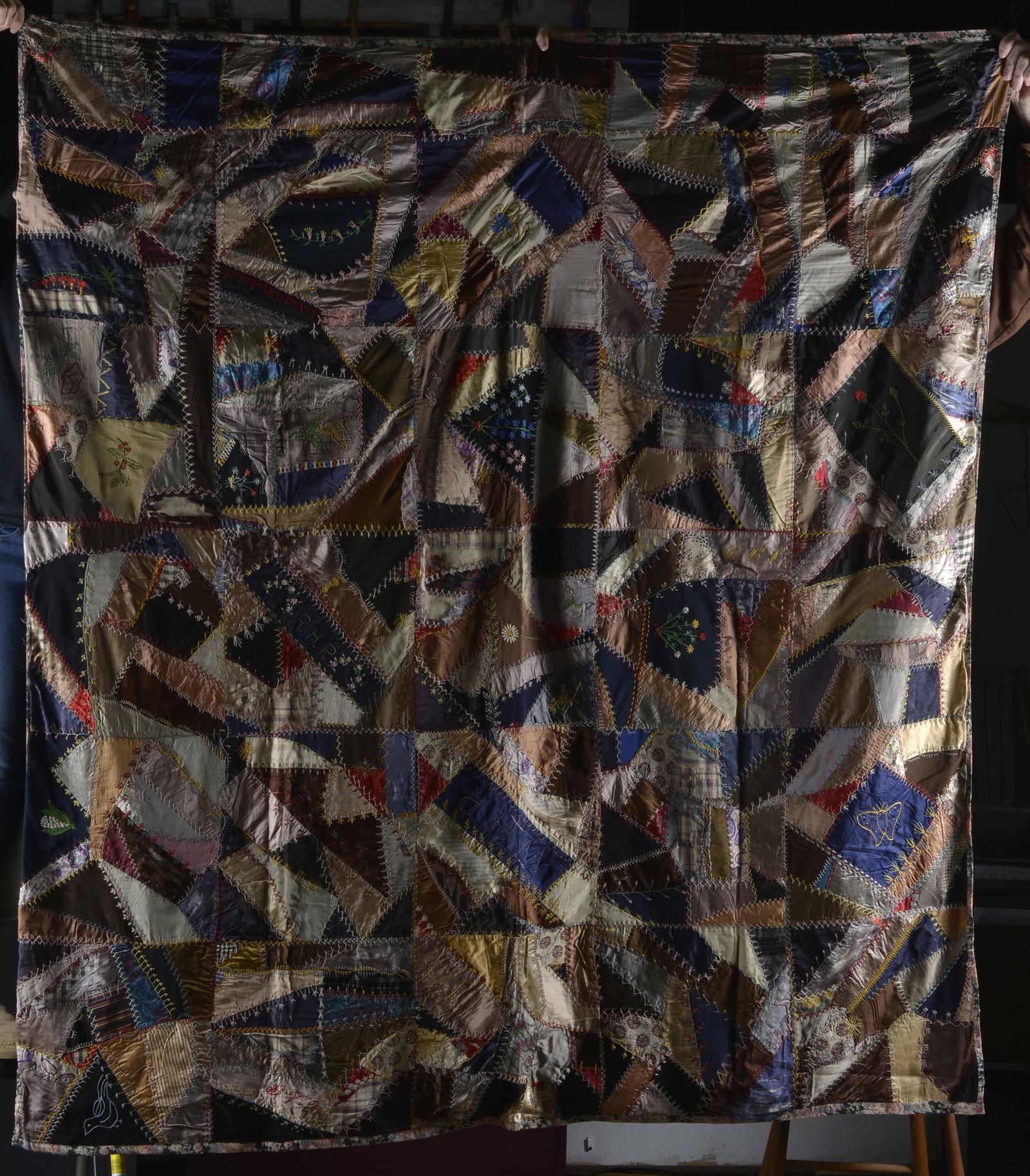 NORTH CAROLINA SIGNED CRAZY QUILT DATED 1926 (1 of 6)