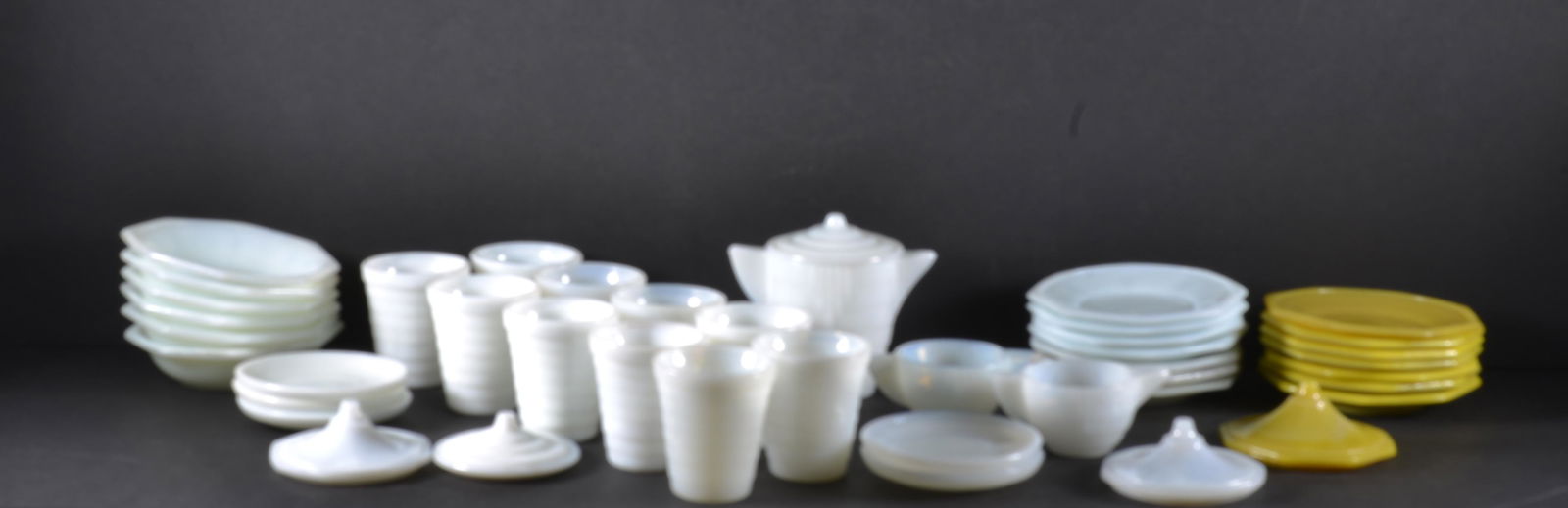 COLLECTIONOF 43 PIECES OF AKRO AGATE CHILDREN'S PLAY SET (1 of 3)