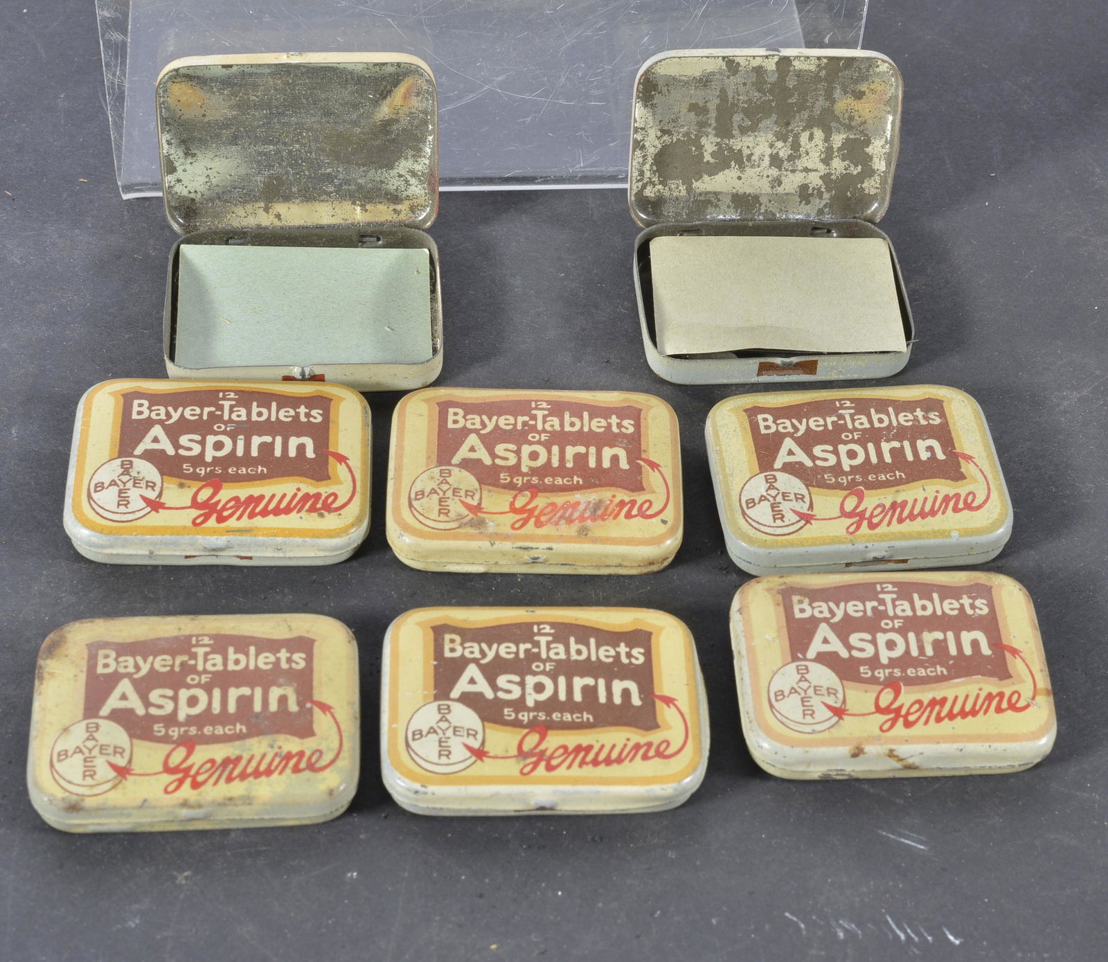 COLLECTION BAYER ASPIRIN TINS (1 of 2)