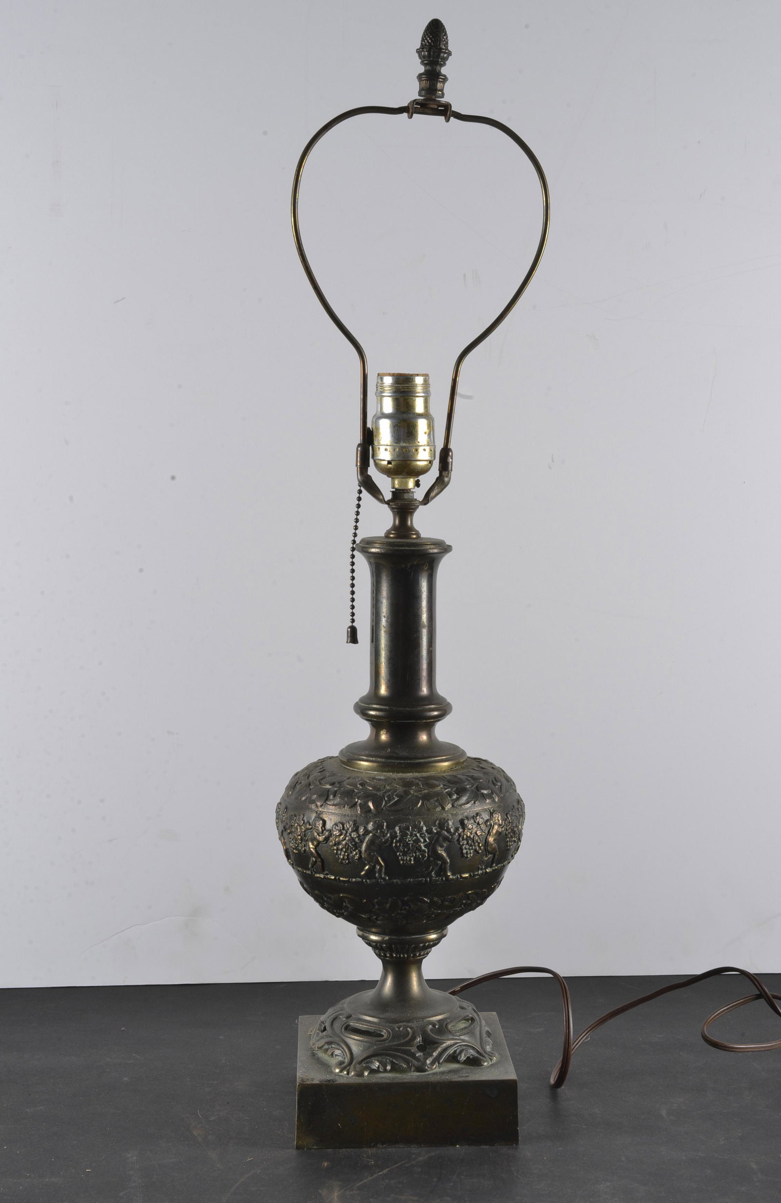 BRASS TABLE LAMP (1 of 3)