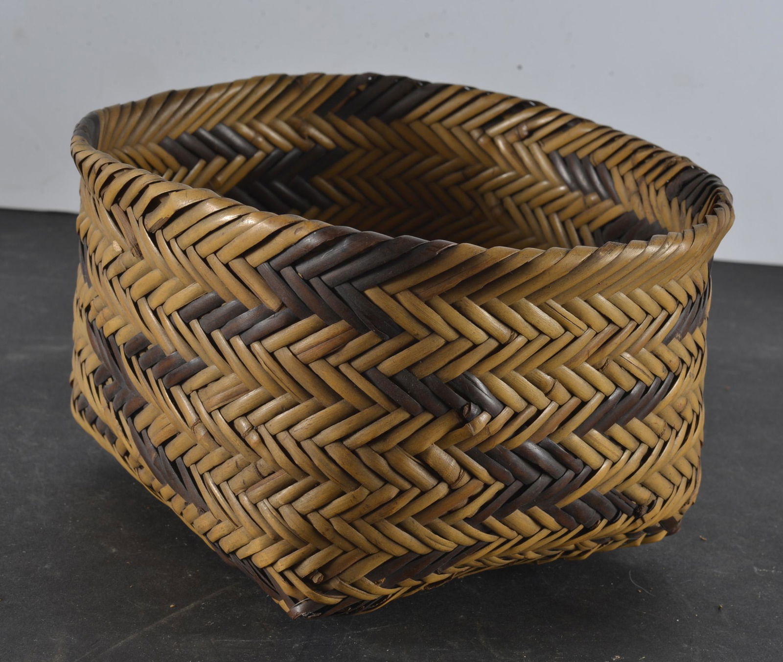 CHEROKEE INDIAN RIVER CANE BASKET (1 of 4)