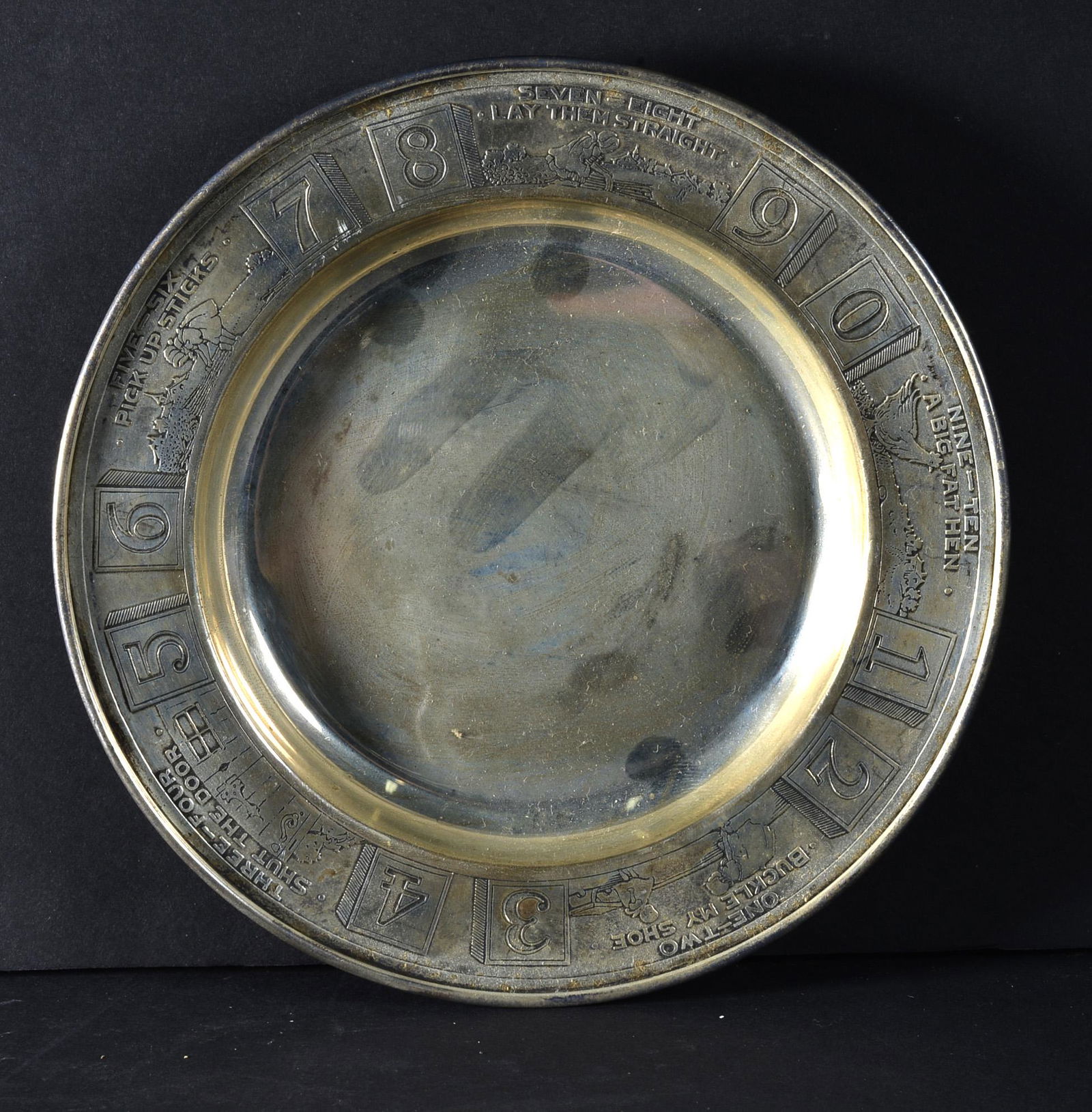 CHILD'S STERLINGSILVER NUSERY PLATE (1 of 3)