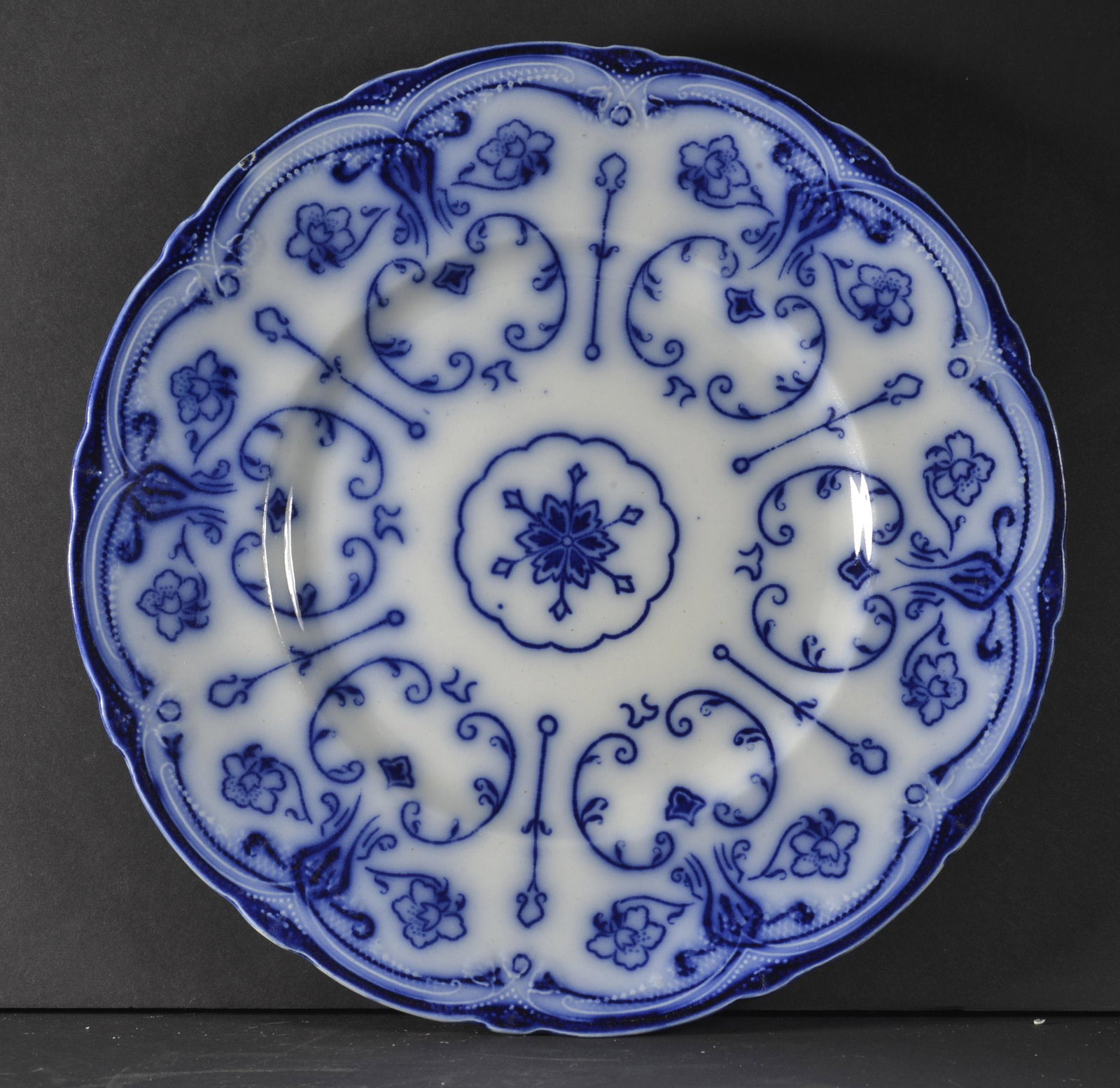 PORCELAIN FLOW BLUE PLATE BY ENGLAND: PORCELAIN FLOW BLUE PLATE WOODS & SON ENGLAND 8" DIA