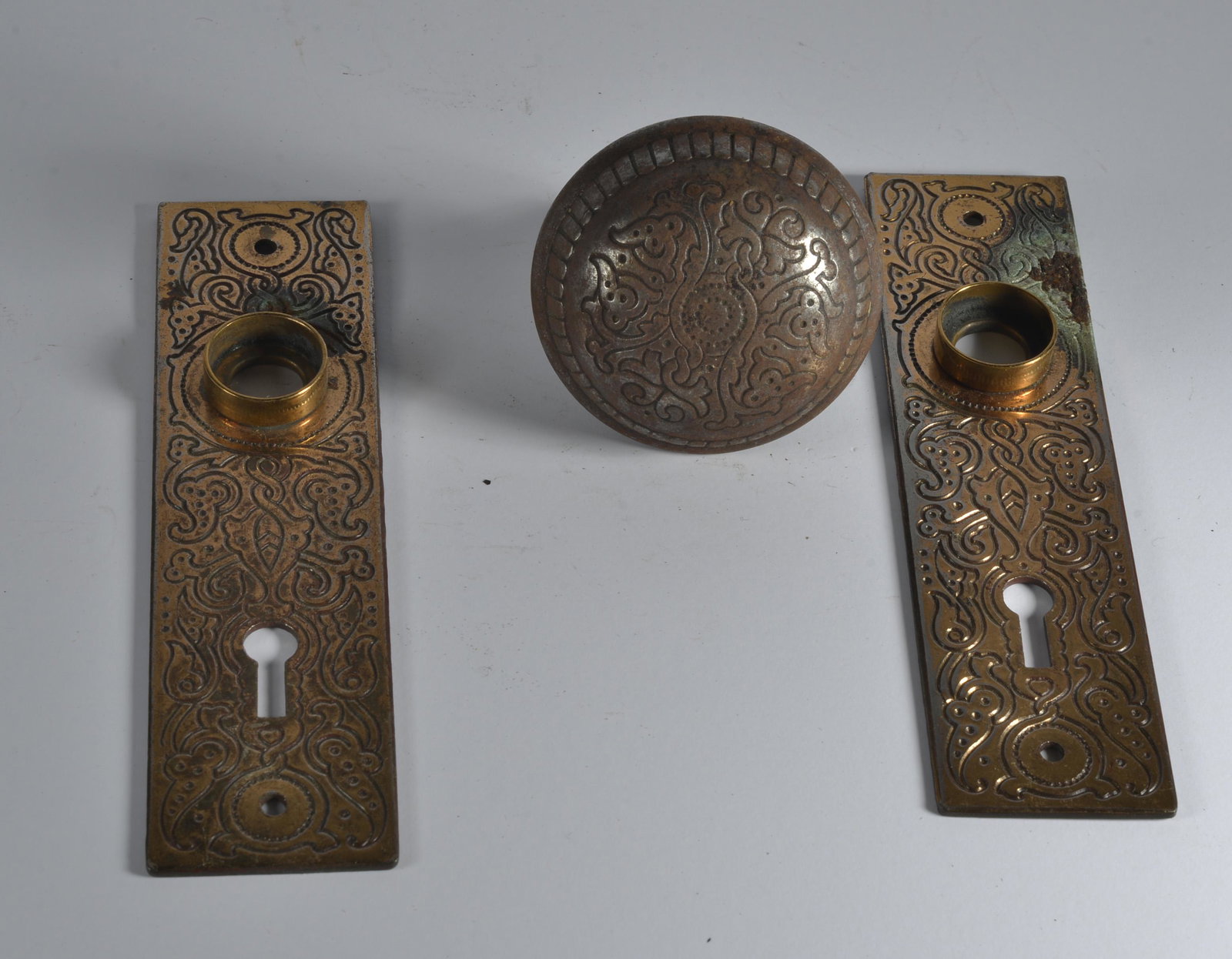 Antique Victorian Door Knob Antique Hardware: this is a fantastic selection of antique hardware from the lifetime collection of Greensboro Antique dealer Mary Wells.
