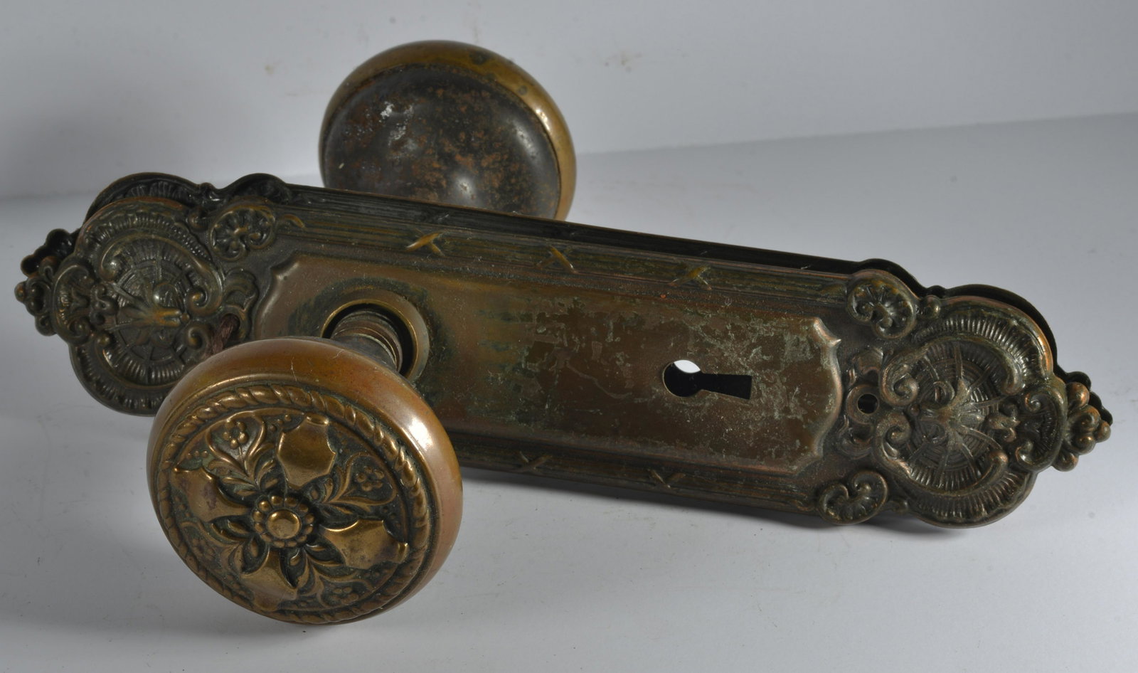 Antique Victorian Door Knob Antique Hardware: this is a fantastic selection of antique hardware from the lifetime collection of Greensboro Antique dealer Mary Wells.