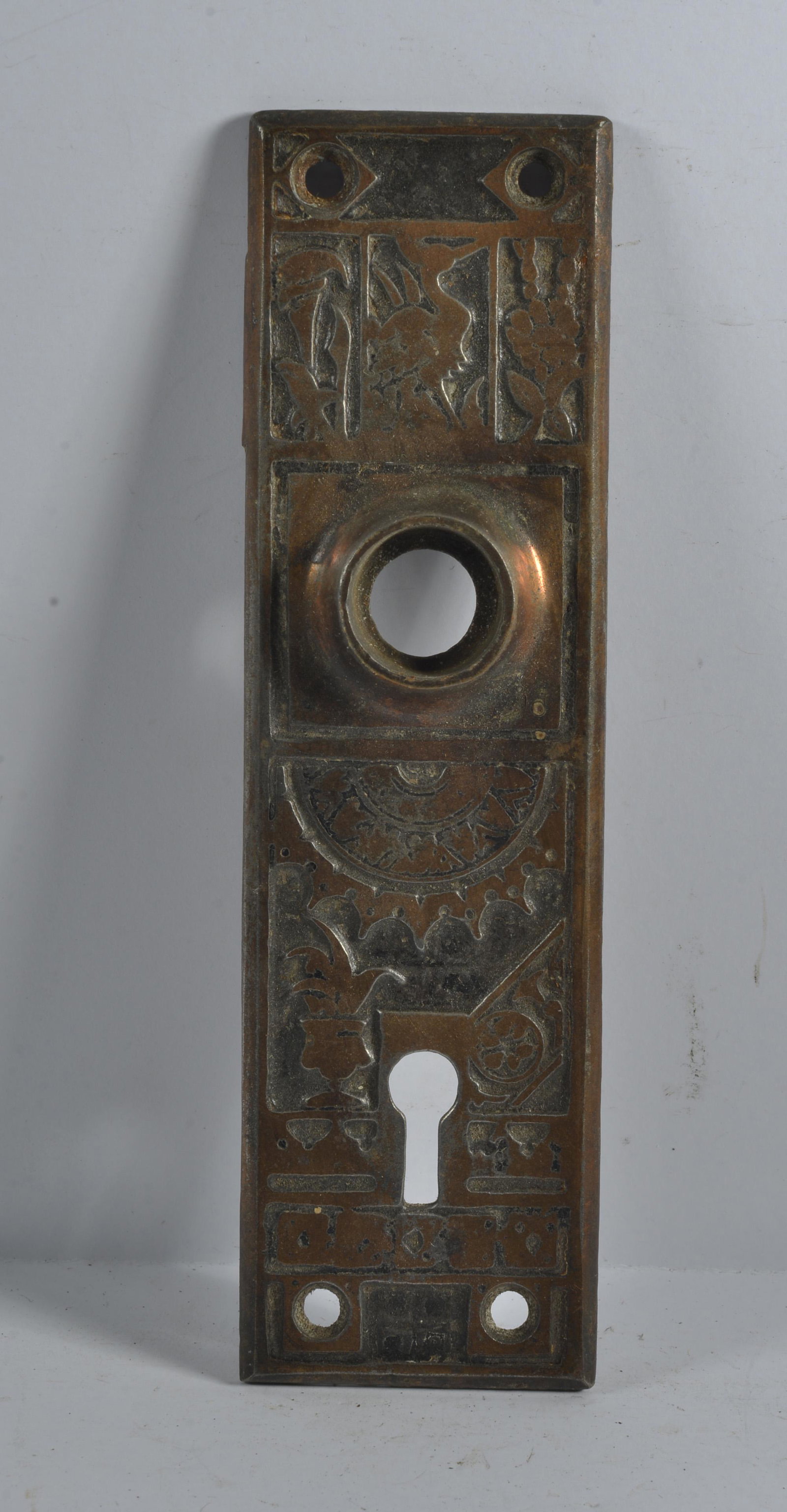 Antique Door Knob Back Plate Victorian Single Plate: this is a fantastic selection of antique hardware from the lifetime collection of Greensboro Antique dealer Mary Wells.