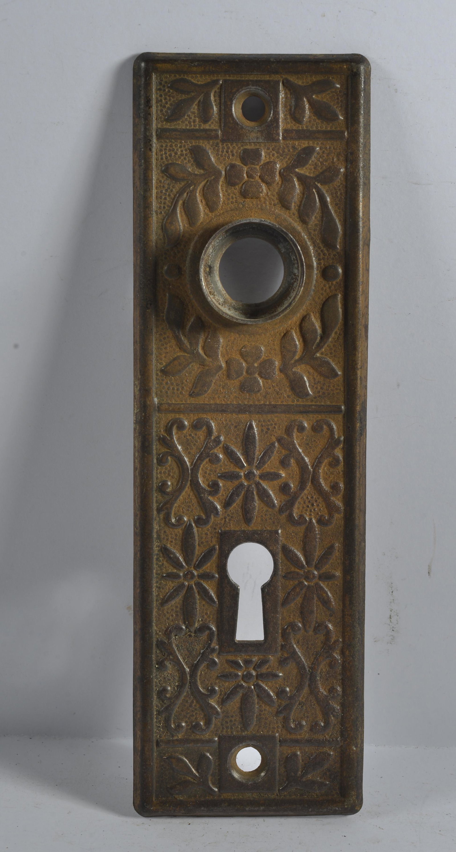 Antique Door Knob Back Plate Victorian Single Plate: this is a fantastic selection of antique hardware from the lifetime collection of Greensboro Antique dealer Mary Wells.