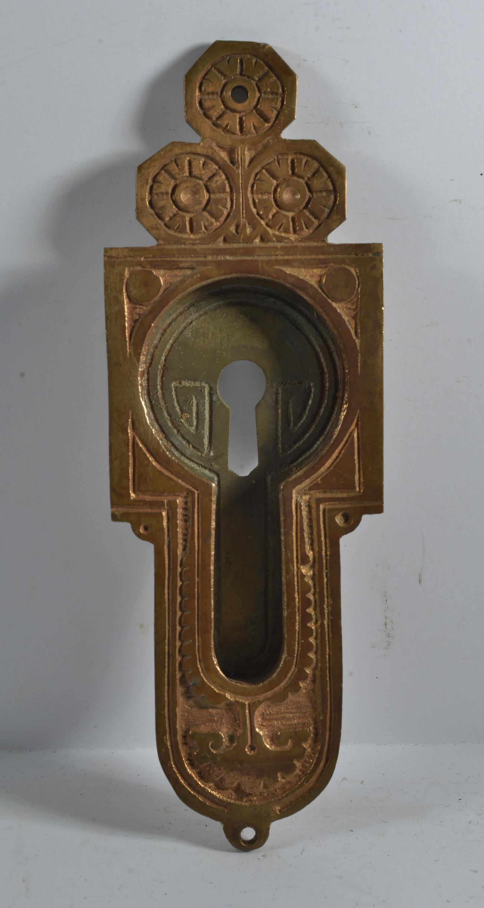Antique Door Knob Back Plate Victorian Single Plate: this is a fantastic selection of antique hardware from the lifetime collection of Greensboro Antique dealer Mary Wells.