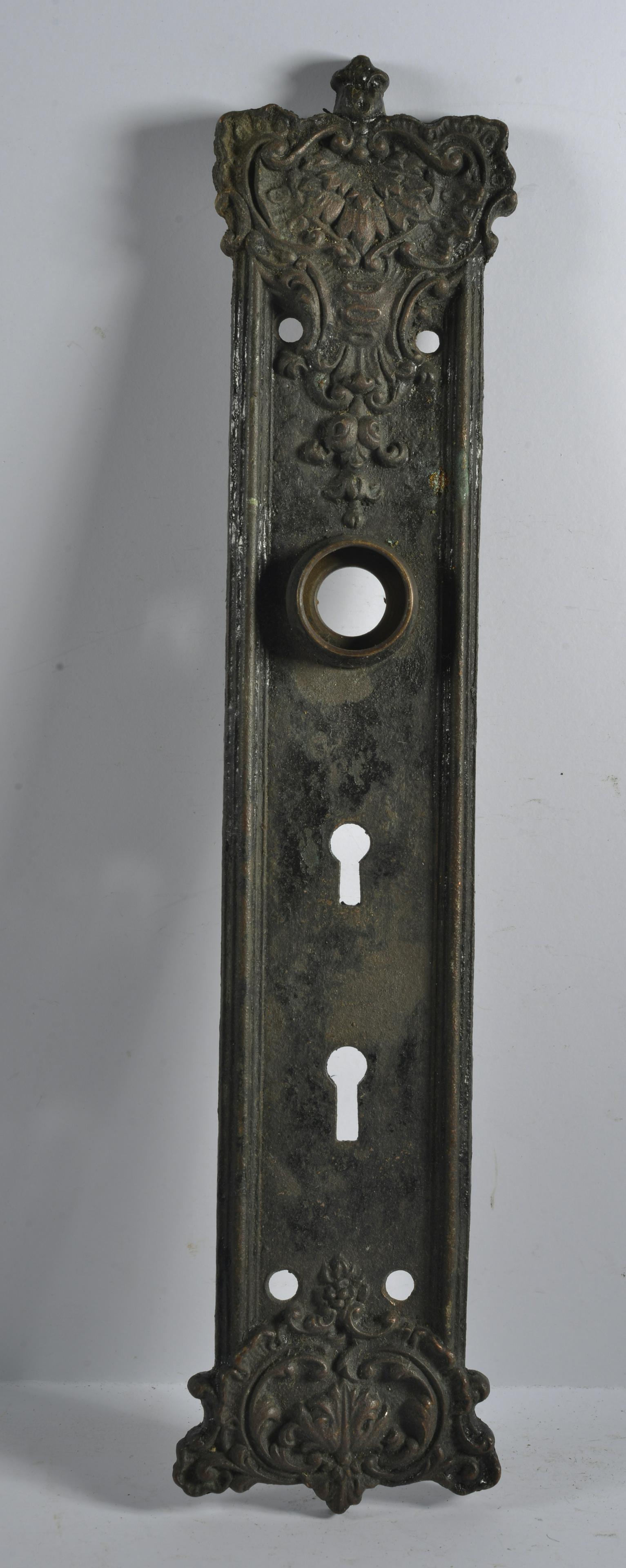 Antique Door Knob Back Plate Victorian Single Plate: this is a fantastic selection of antique hardware from the lifetime collection of Greensboro Antique dealer Mary Wells.