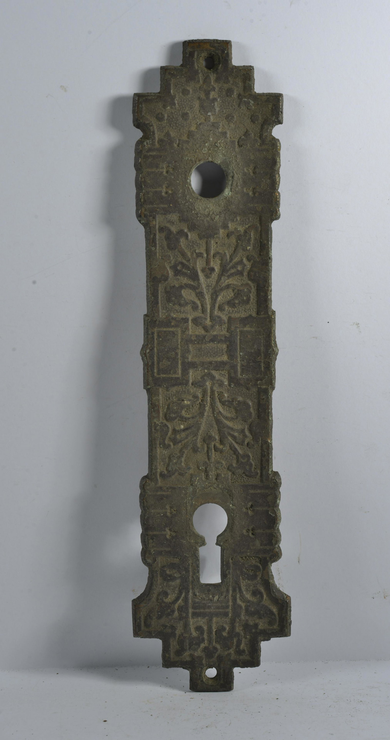 Antique Door Knob Back Plate Victorian Single Plate: this is a fantastic selection of antique hardware from the lifetime collection of Greensboro Antique dealer Mary Wells.