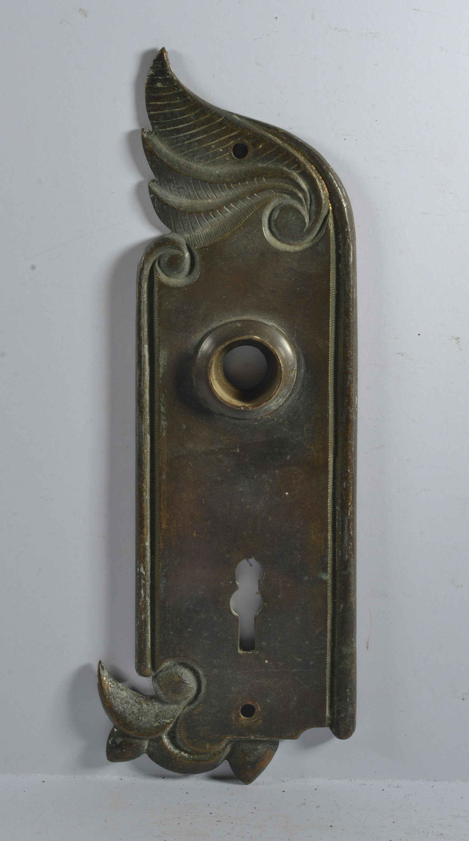 Antique Door Knob Back Plate Victorian Single Plate: this is a fantastic selection of antique hardware from the lifetime collection of Greensboro Antique dealer Mary Wells.