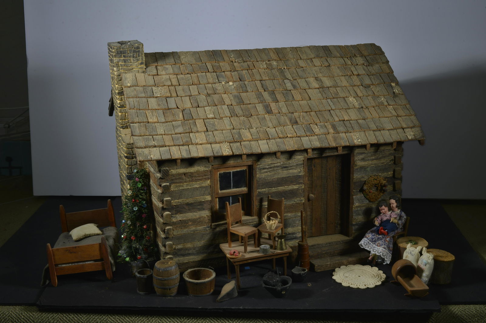 GR ANDERSON FOLK ART LOG CABIN (1 of 5)