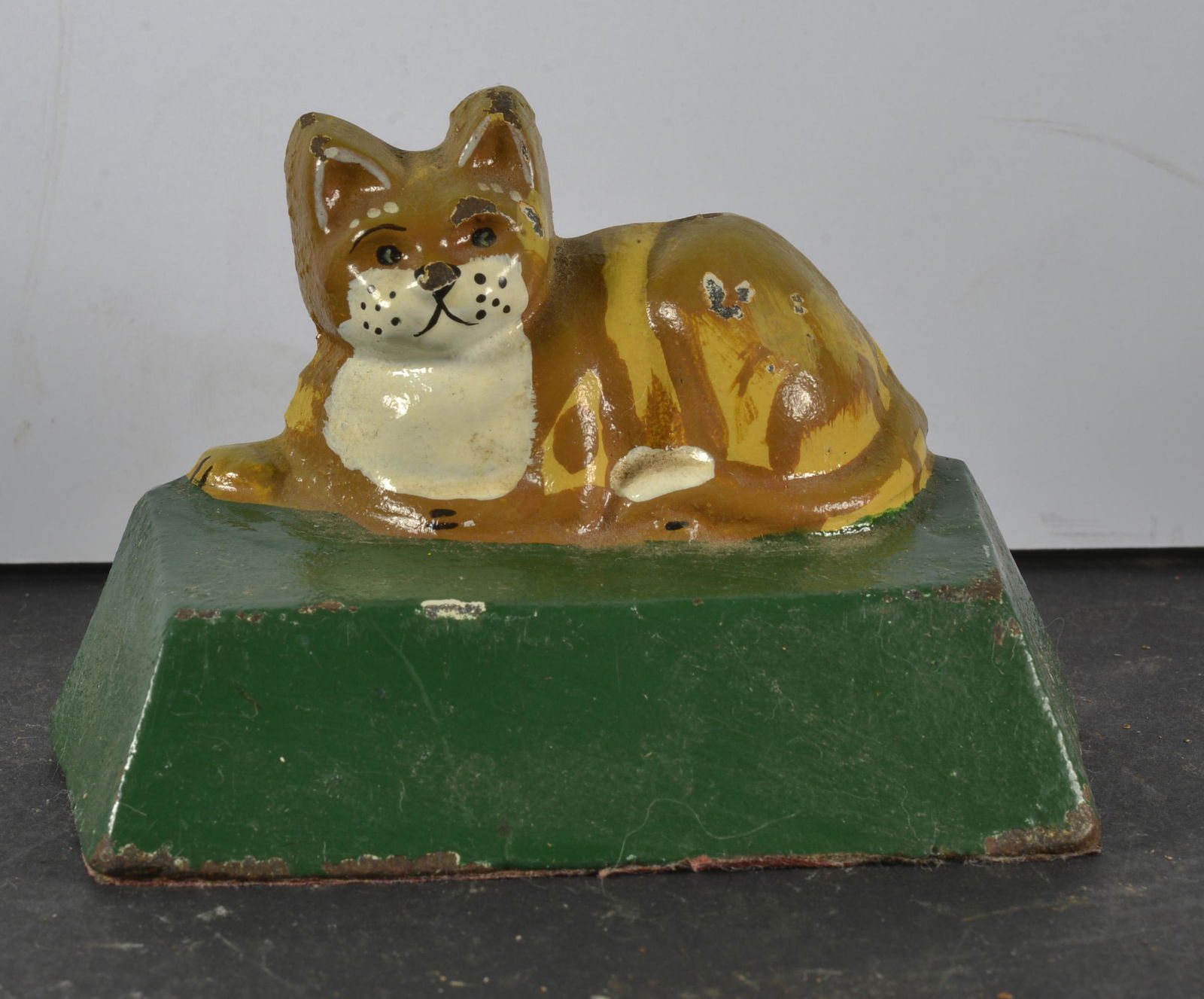 CAST IRON PAINTED LAYING KITTEN DOOR STOP (1 of 3)