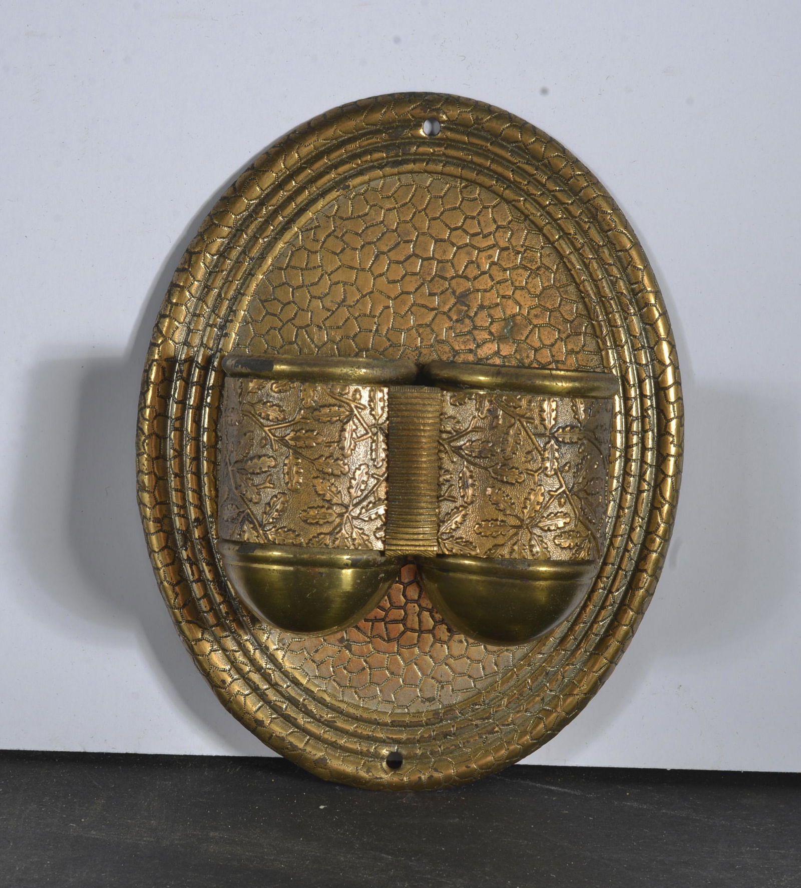 METAL OVAL DOUBLE MATCH STRIKER HOLDER (1 of 2)