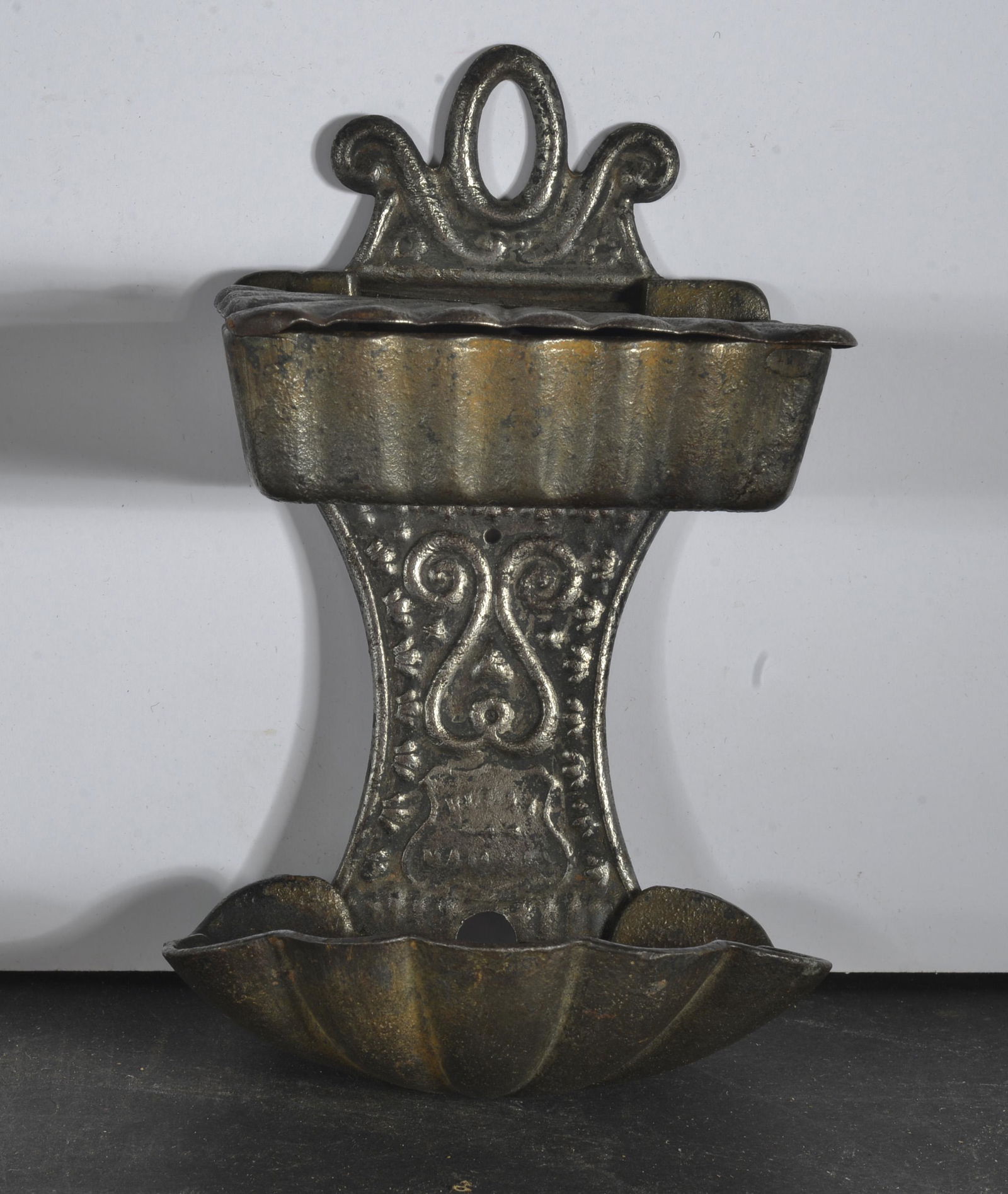VINTAGE CAST METAL VICTORIAN ORNATE MATCH STIRKER HOLDER (1 of 4)