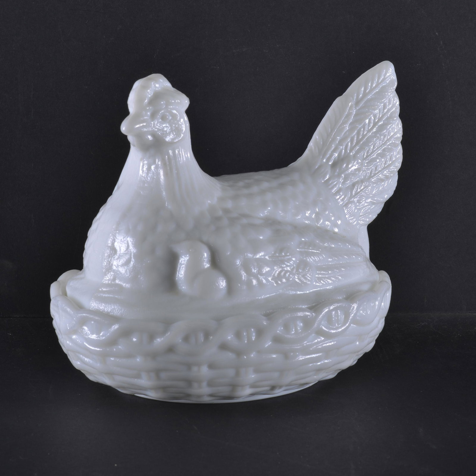 VINTAGE HAZEL ATLAS MILK GLASS HEN ON NEST: VINTAGE HAZEL ATLAS MILK GLASS HEN ON NEST 6" L