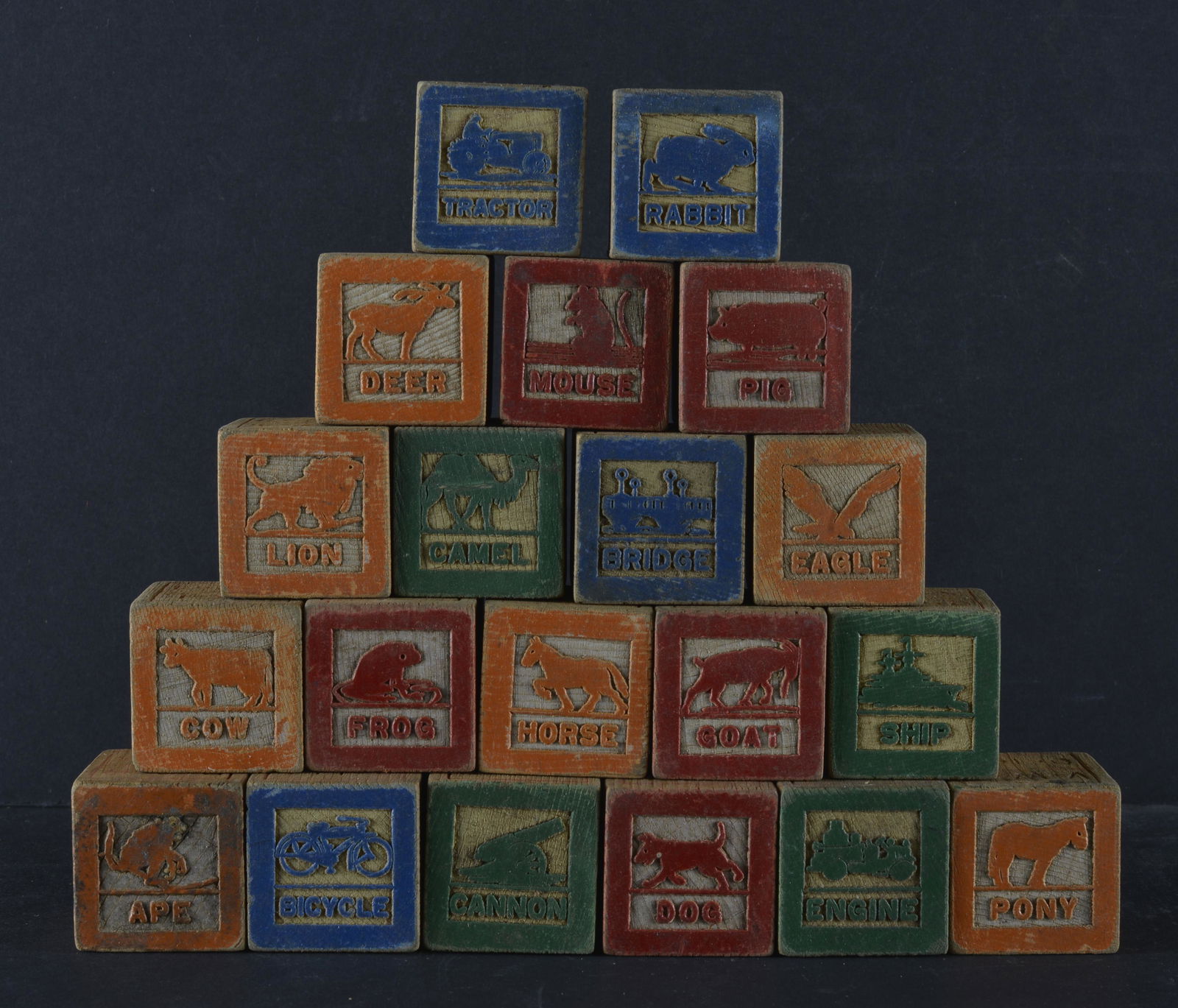 VINTAGE CHILDREN'S BUILDING BLOCKS (1 of 2)