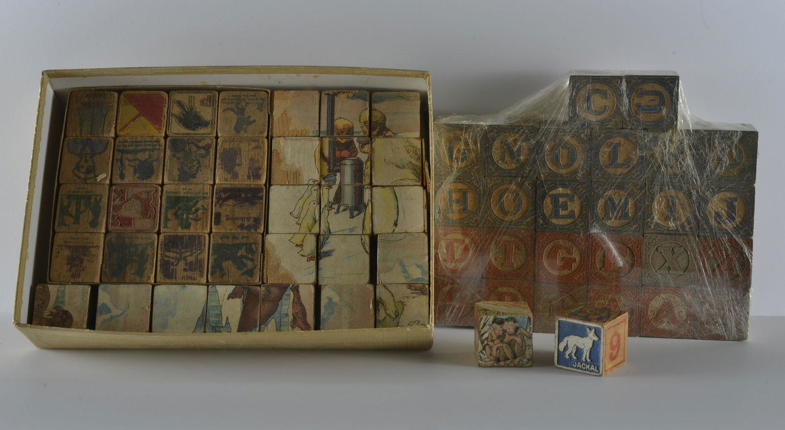 COLLECTOIN OF ASSORTED VINTAGE ALPHABET BLOCKS: COLLECTOIN OF EARLY 1920'S ASSORTED VINTAGE ALPHABET BLOCKS