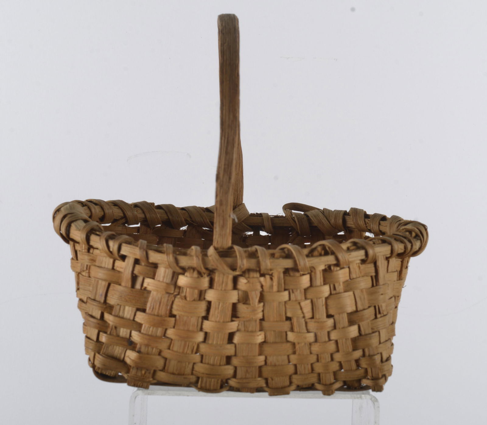 SMALL  VINTAGE GATHERING BASKET (1 of 4)