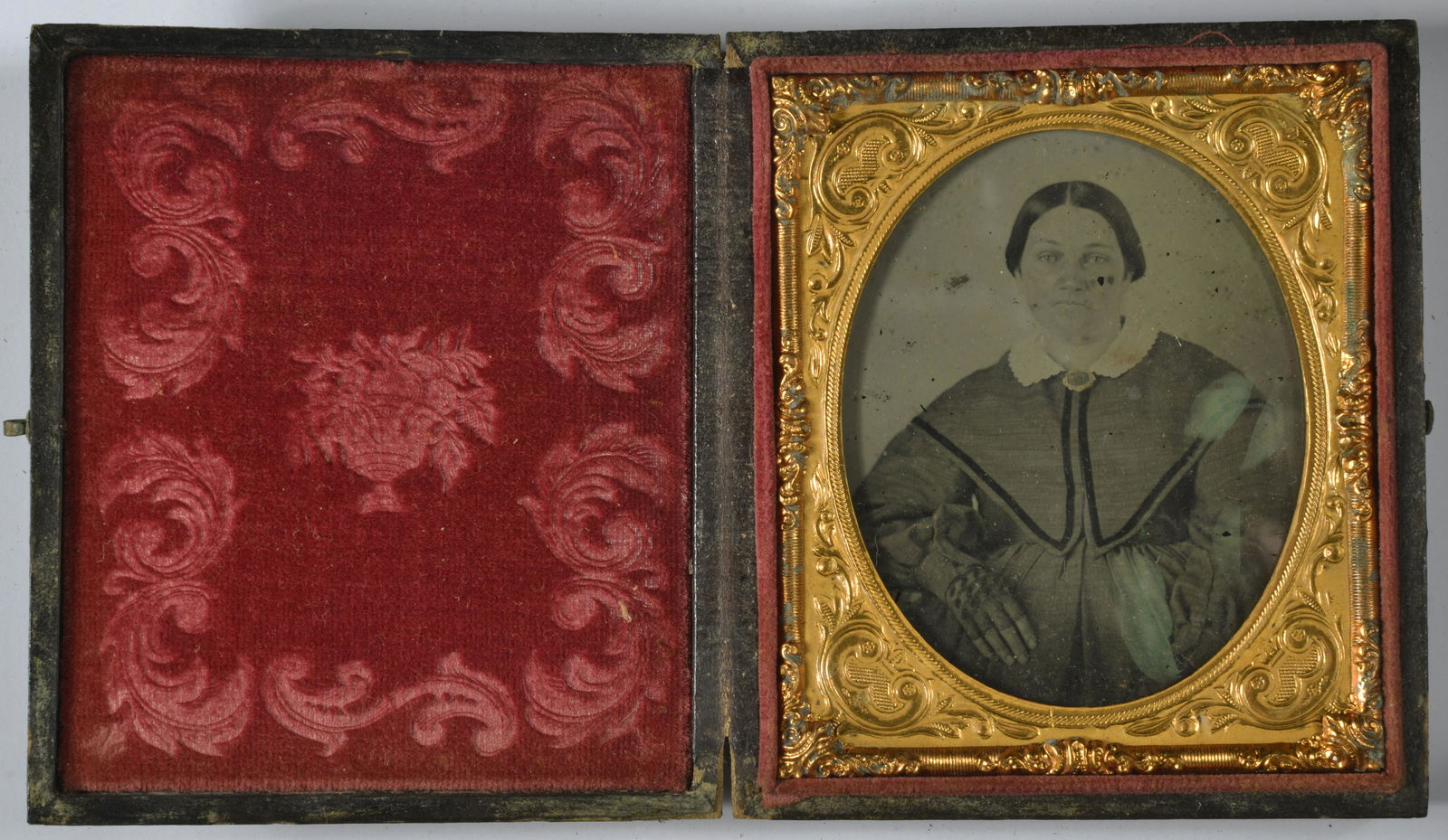 VINTAGE DAGUERREOTYPE/AMBROTYPE FANCY DRESS: VINTAGE DAGUERREOTYPE/AMBROTYPE FANCY DRESS 3.5" X 3.5" X 1"