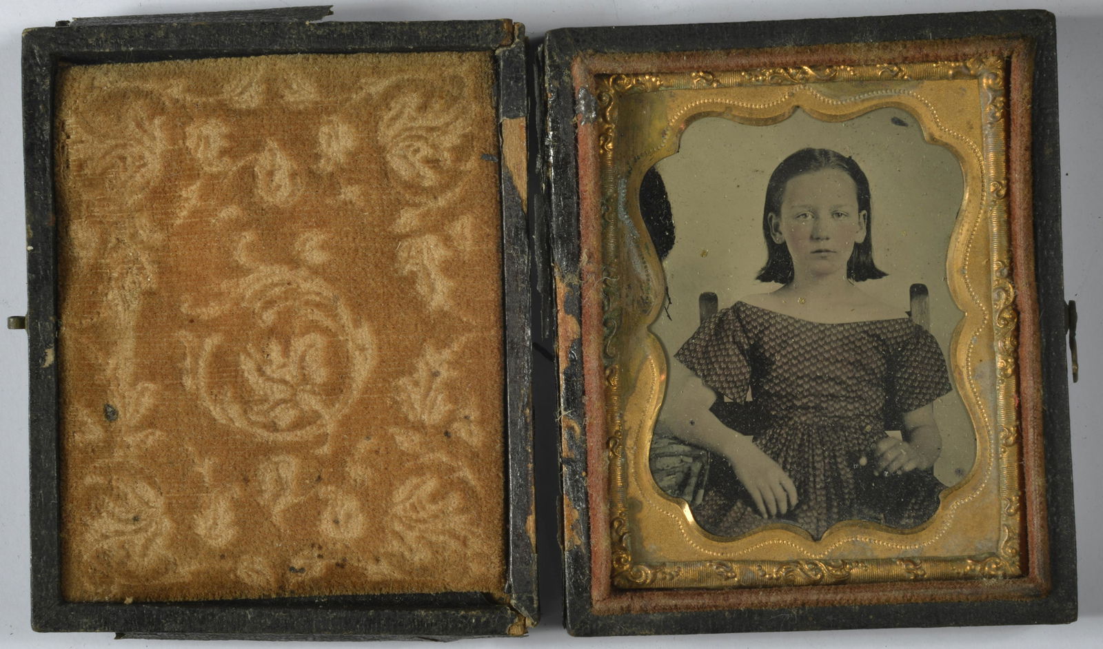 VINTAGE DAGUERREOTYPE/AMBROTYPE YOUNG GIRL SITTING IN WOODEN CHAIR: VINTAGE DAGUERREOTYPE/AMBROTYPE YOUNG GIRL SITTING IN WOODEN CHAIR 3" X 2.5" X 1"