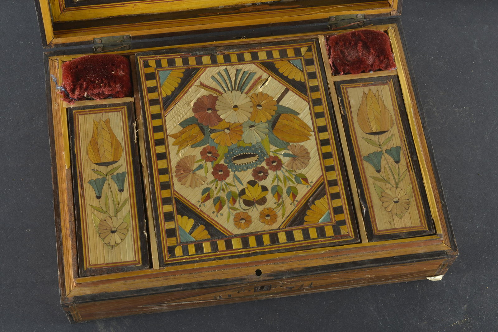 18TH CENTURY FRENCH STRAW WORK BOX (1 of 3)