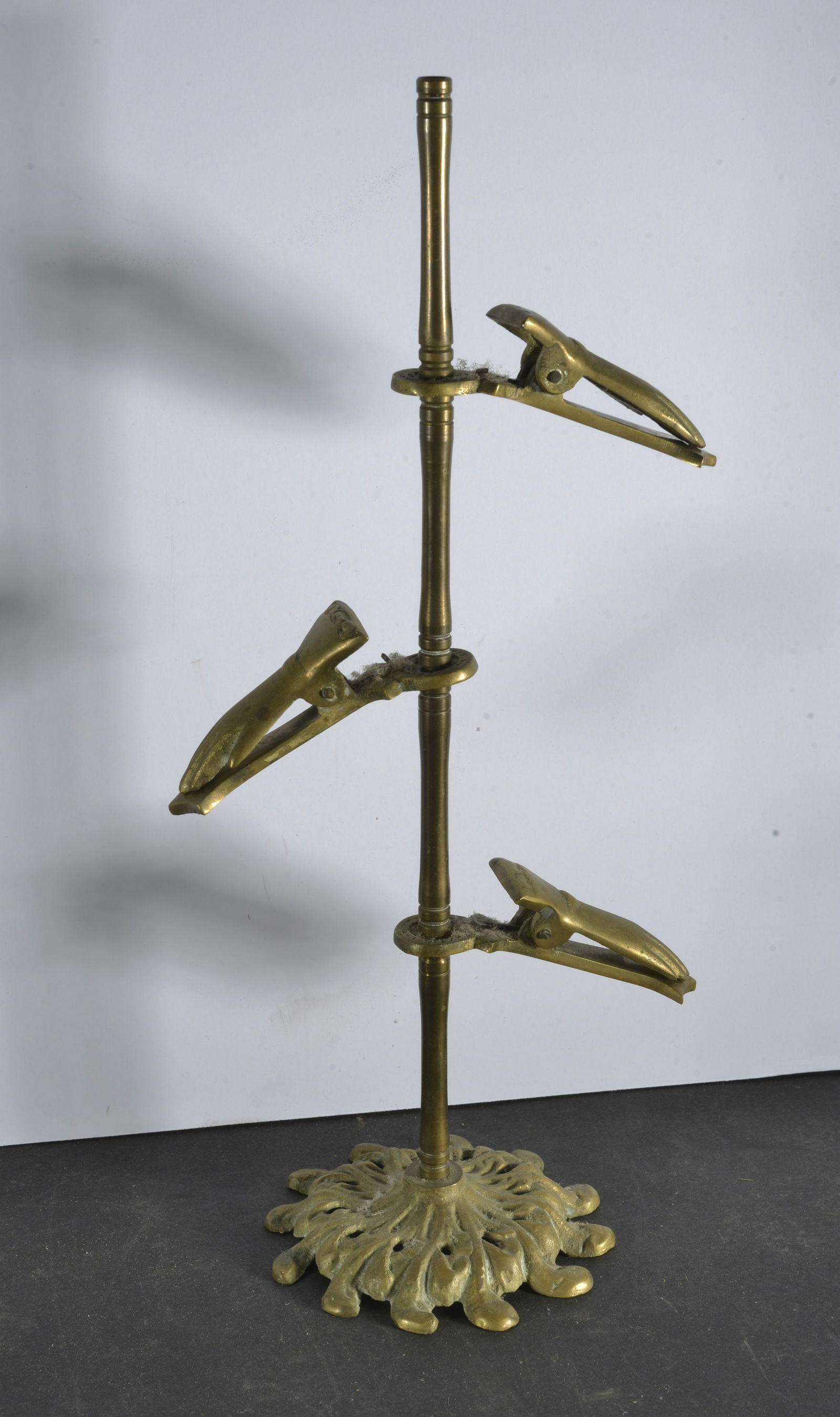 VICTORIAN BRASS ORNATE CALLING CARD HOLDER (1 of 2)