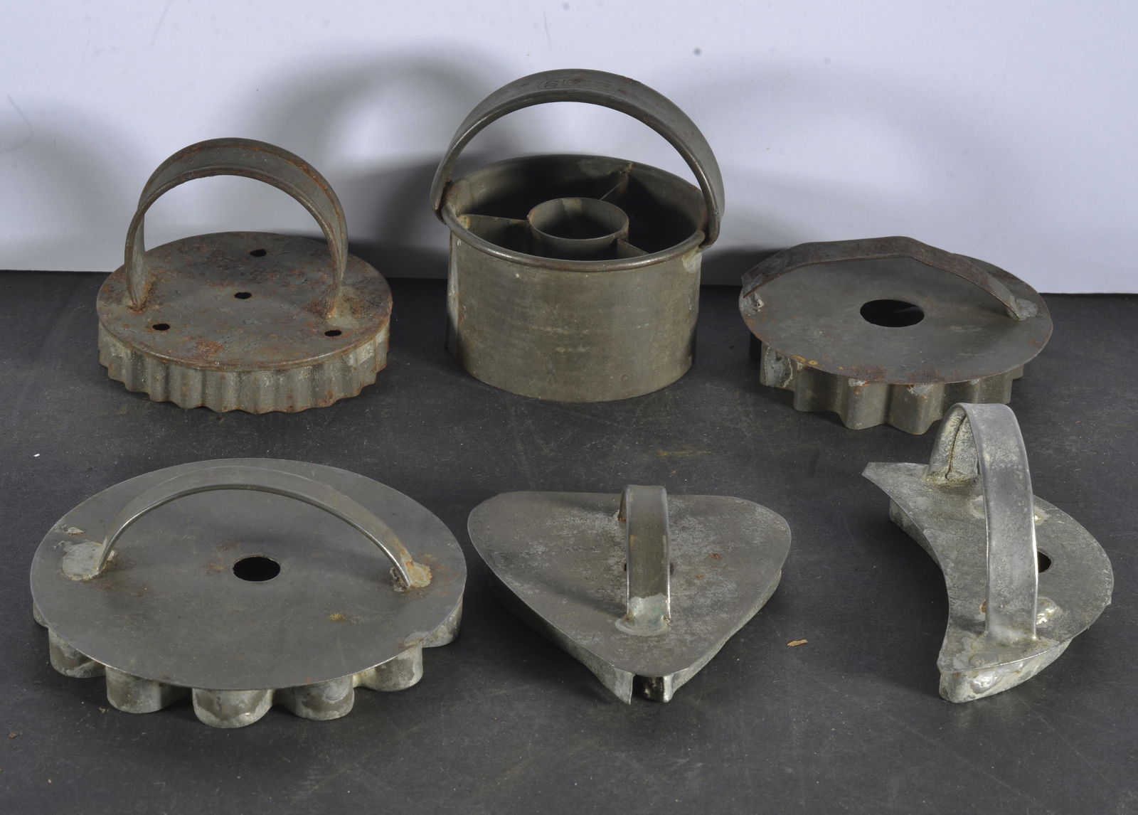 COLLECTION OF (6) TIN COOKIE CUTTERS (1 of 2)