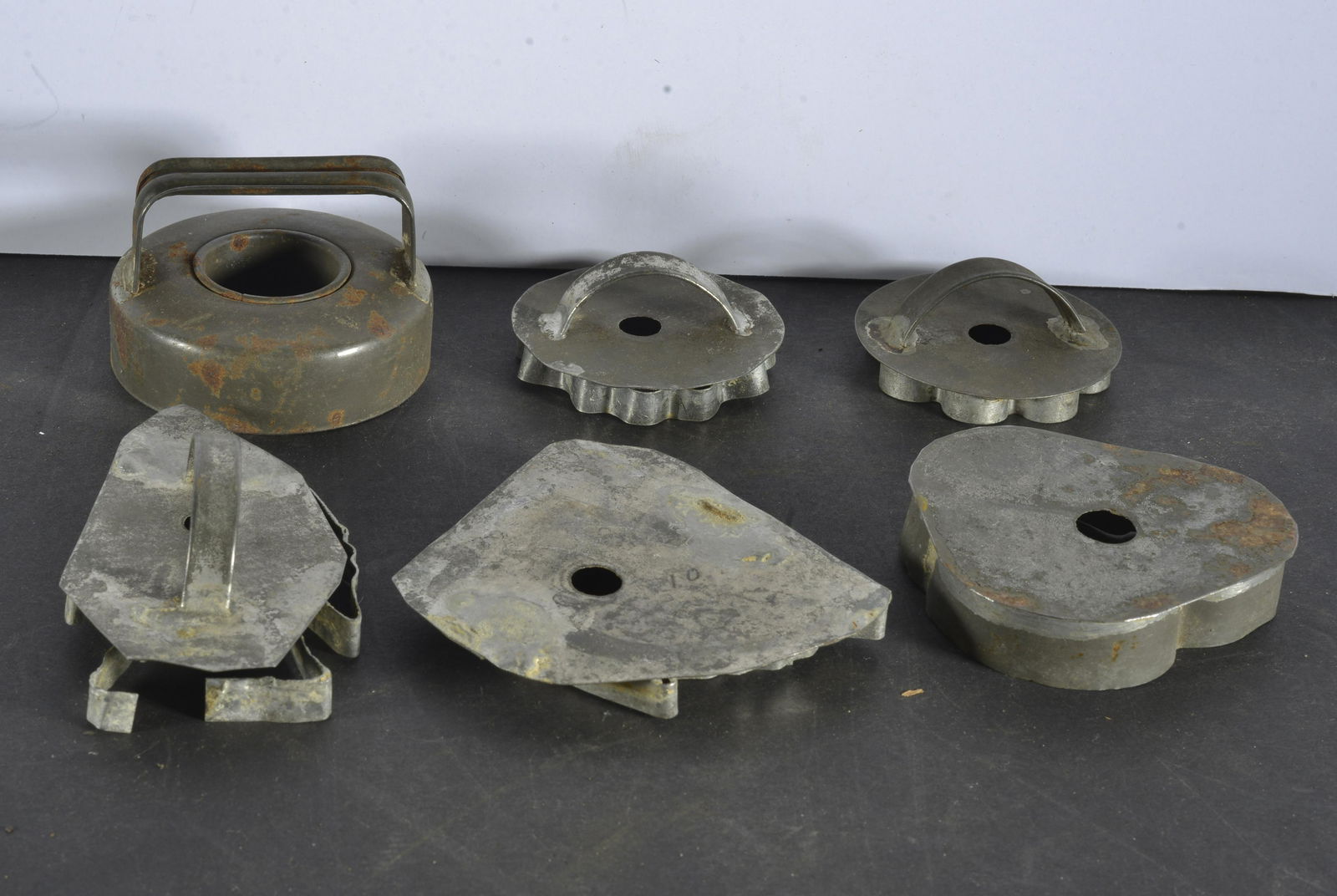COLLECTION OF (6) TIN COOKIE CUTTERS (1 of 2)