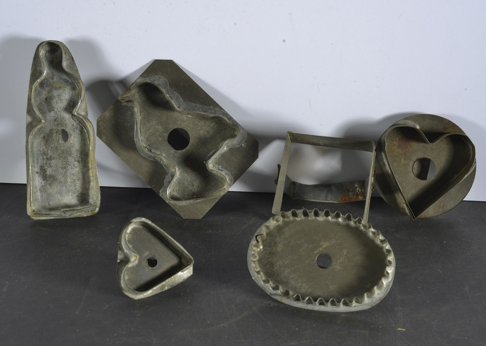 COLLECTION OF (6) TIN COOKIE CUTTERS (1 of 2)