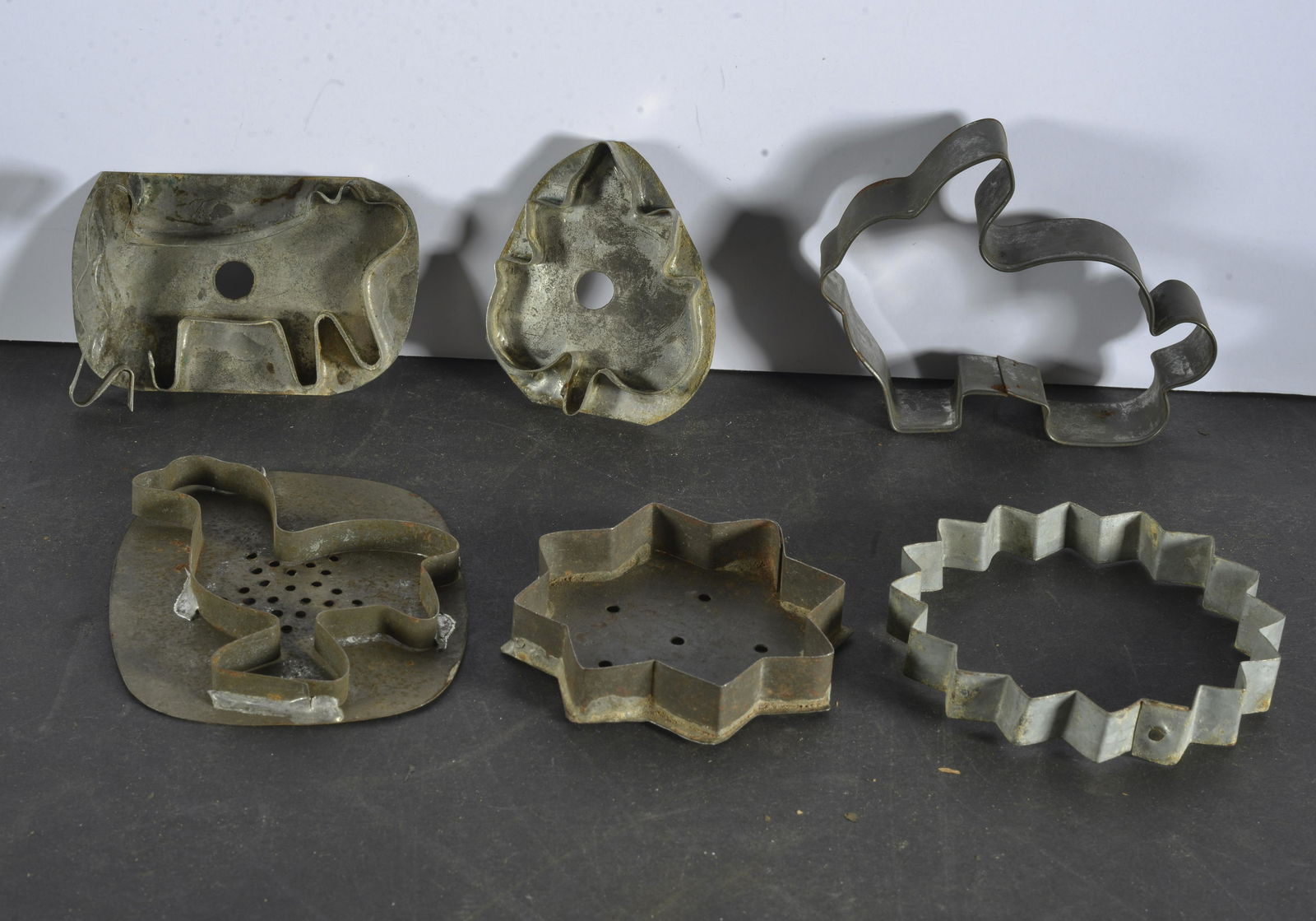COLLECTION OF (6) TIN COOKIE CUTTERS (1 of 2)