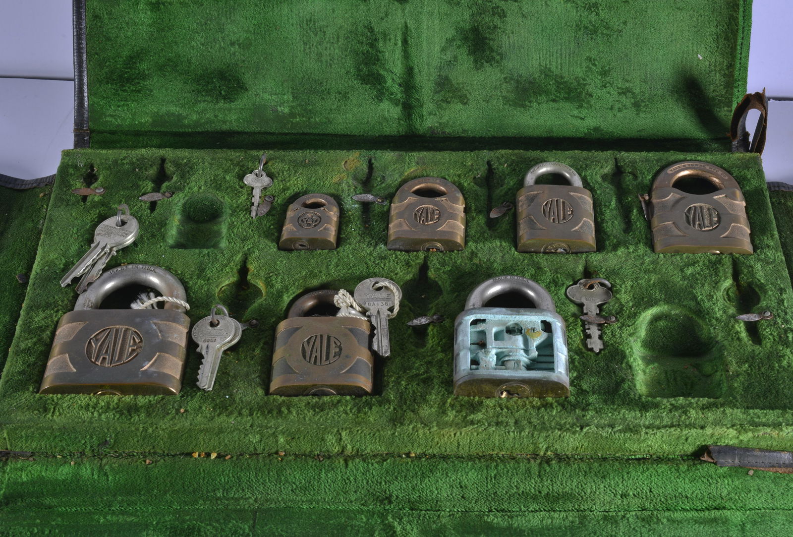 SALESMAN YALE LOCK DISPLAY (1 of 3)