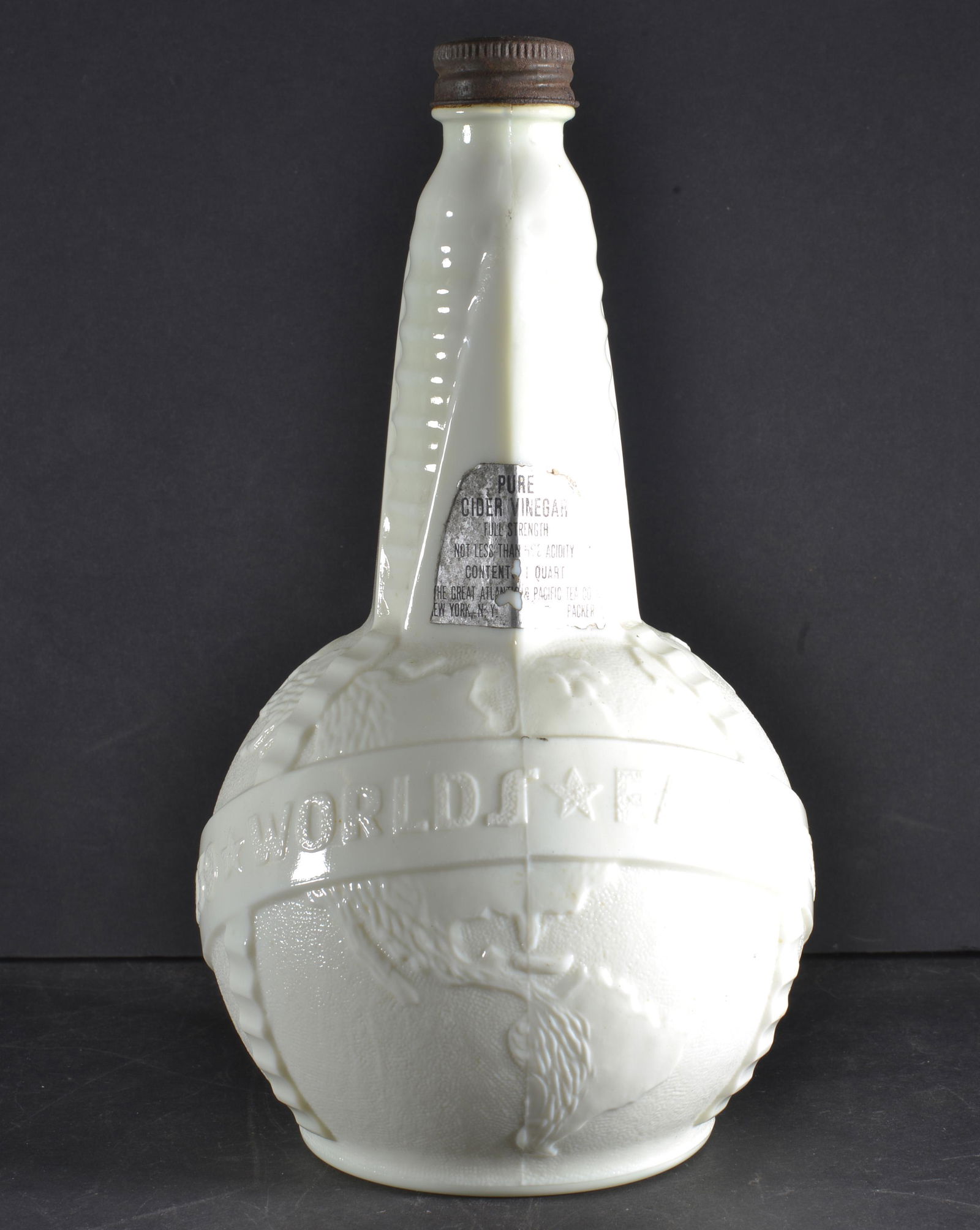 1939 WORLD'S FAIR MILK GLASS BOTTLE (1 of 4)