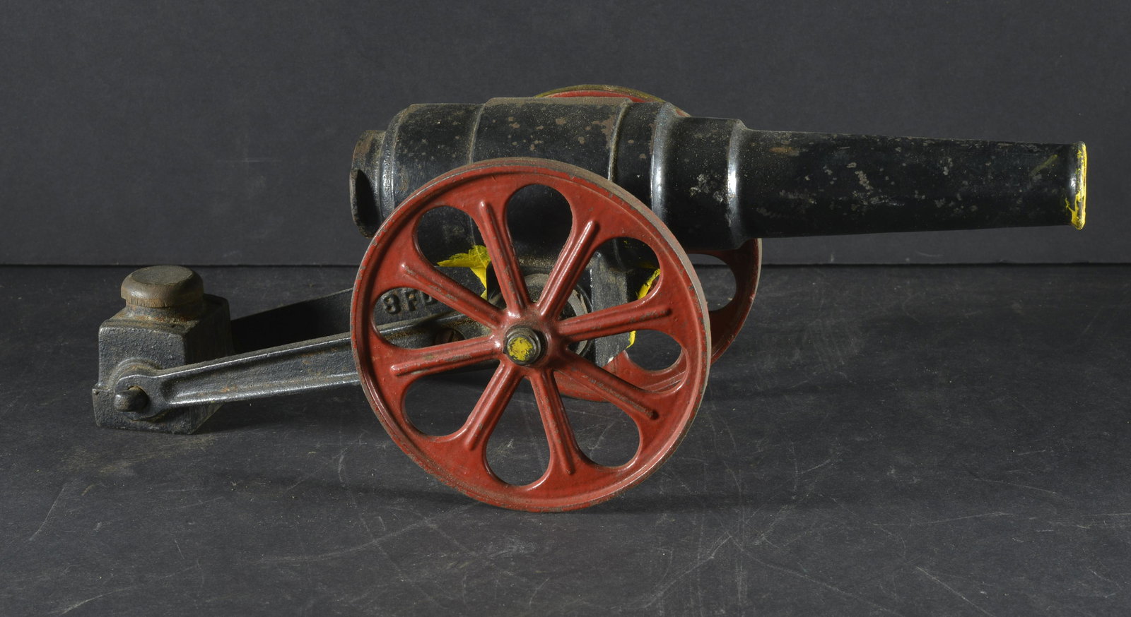 CAST IRON TOY CANNON 8 FAC: CAST IRON TOY CANNON 8 FAC 11.5 " L