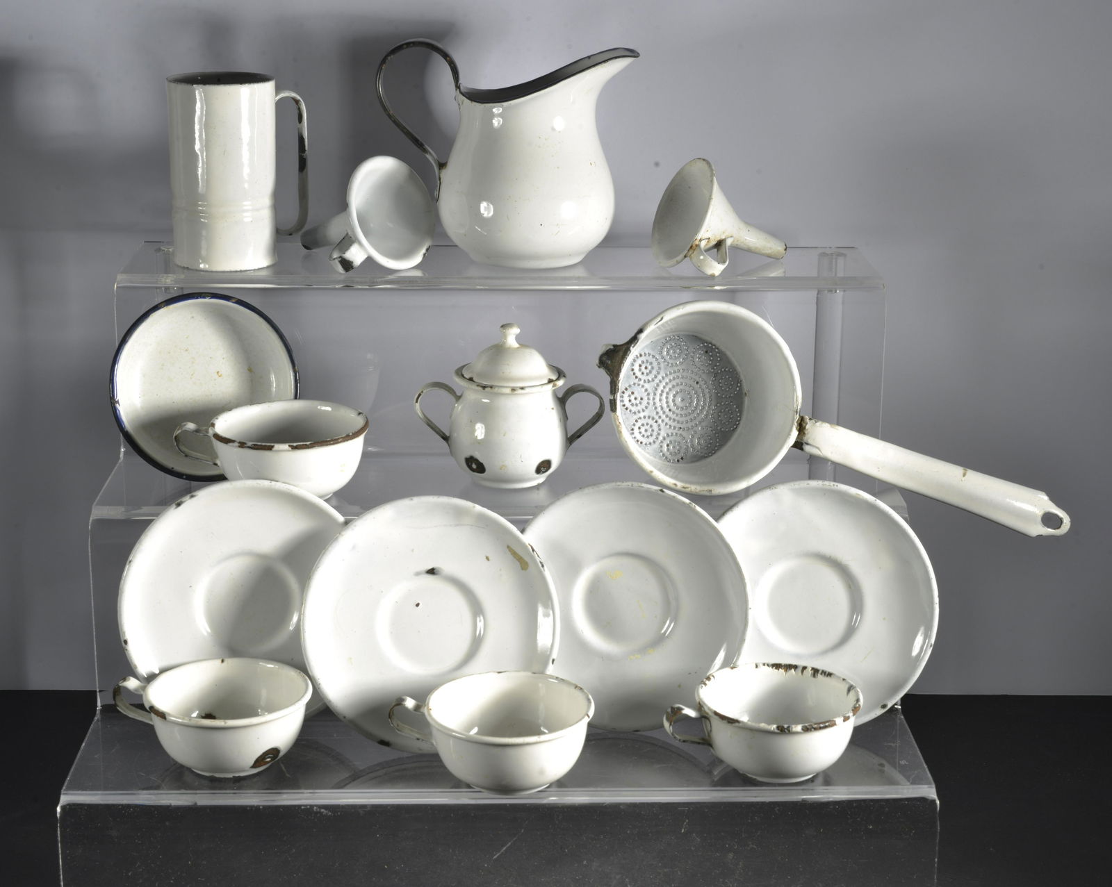 VINTAGE COLLECTION OF CHILD'S ENAMELWARE (1 of 2)