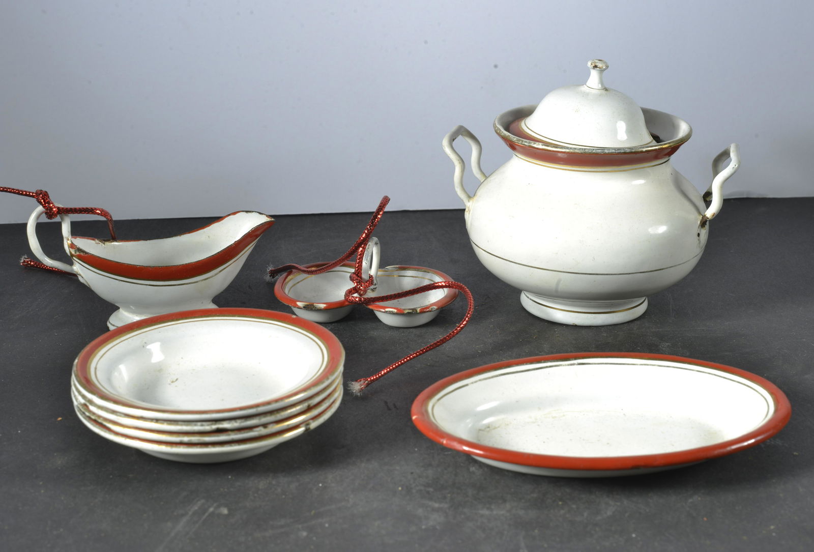 COLLECTION OF EARLY CHILD'S EUROPEAN ENAMELWARE (1 of 1)