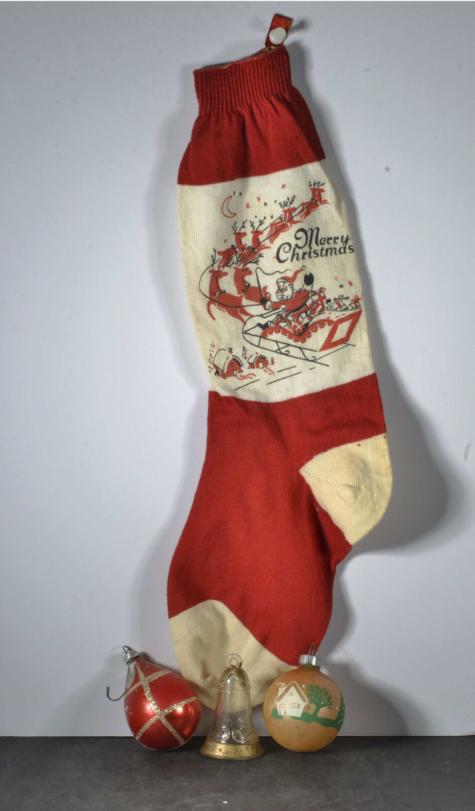 COLLECTION OF VINTAGE MISCELLANEOUS CHRISTMAS ITEMS (1 of 2)