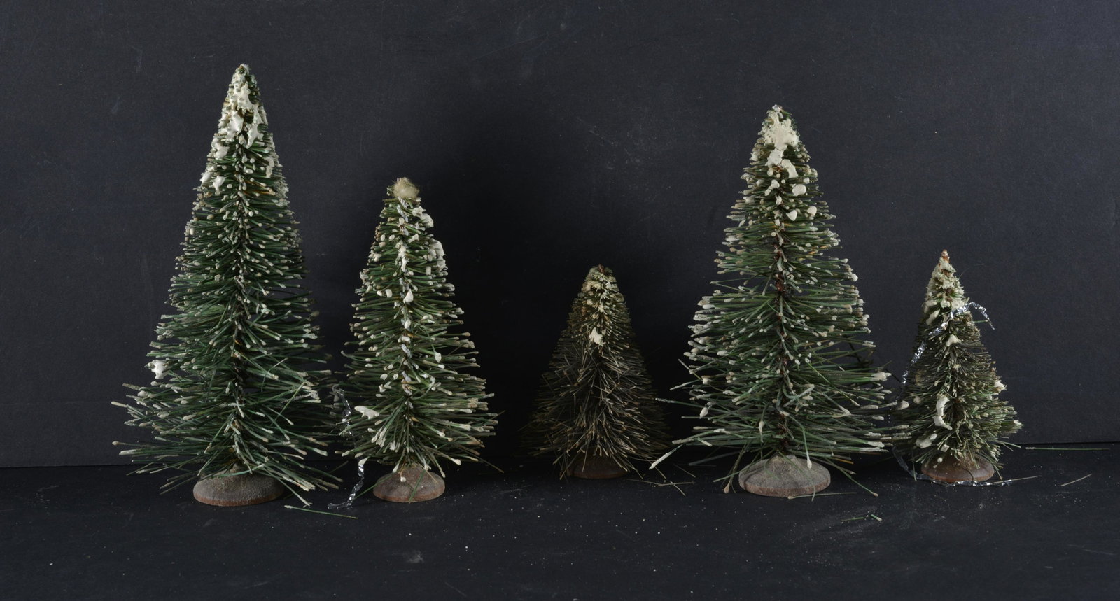 COLLECTION OF (5) VINTAGE GREEN CHRISTMAS TREES: COLLECTION OF (5) VINTAGE GREEN CHRISTMAS TREE 6" H