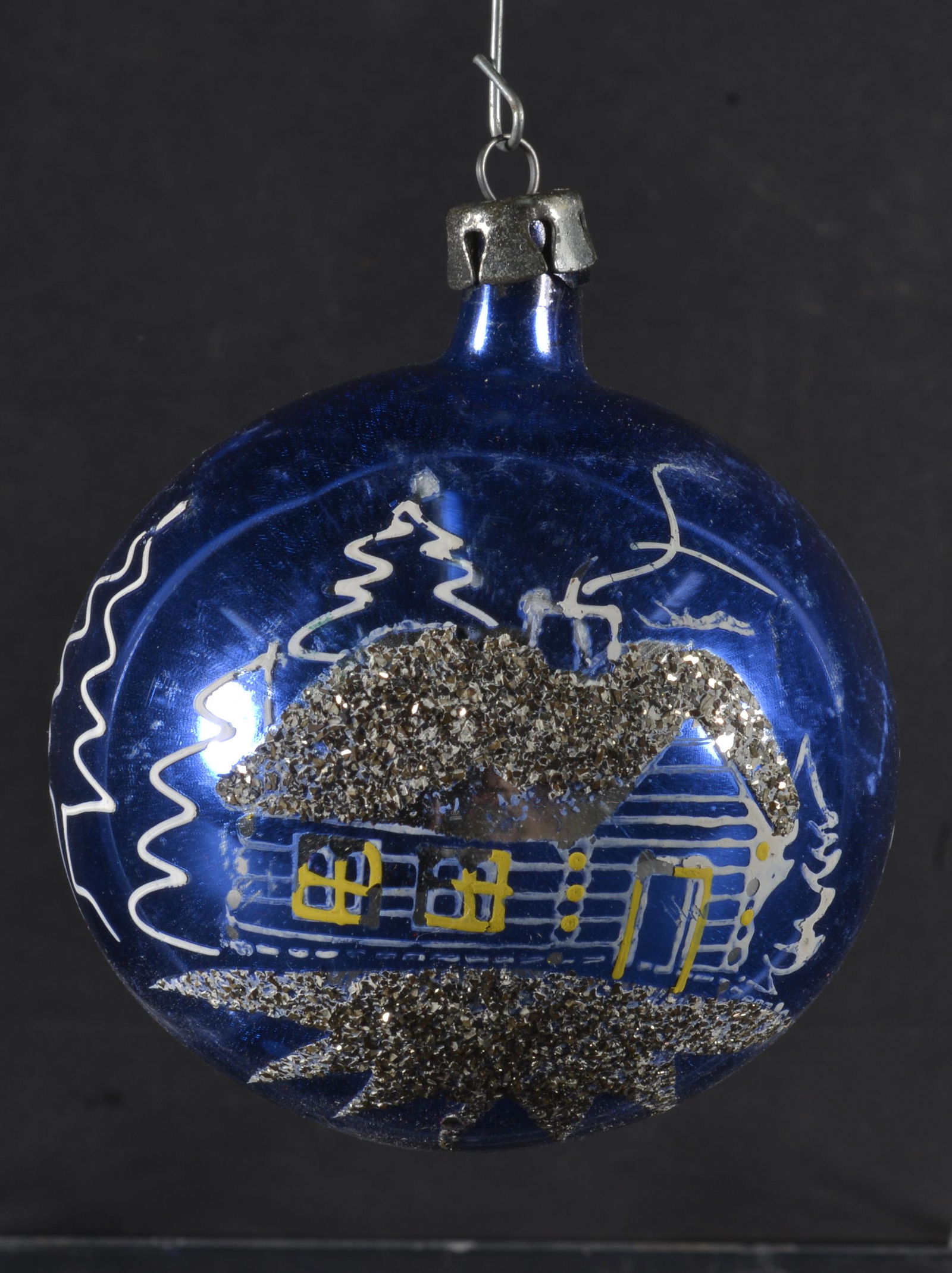 VINTAGE CHRISTMAS ORNAMENT: VINTAGE BLUE ROUND BULB WITH SILVER GLITTERED ROOF DEPICTING A FARM HOUSE ORNAMENT 3 " L
