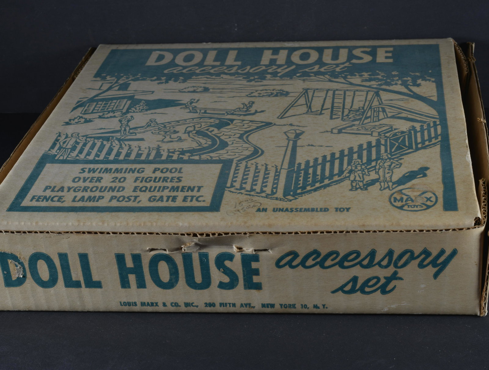 LOUIS MARX & CO. DOLL HOUSE ACCESSORY KIT IN ORIGINAL BOX (1 of 2)